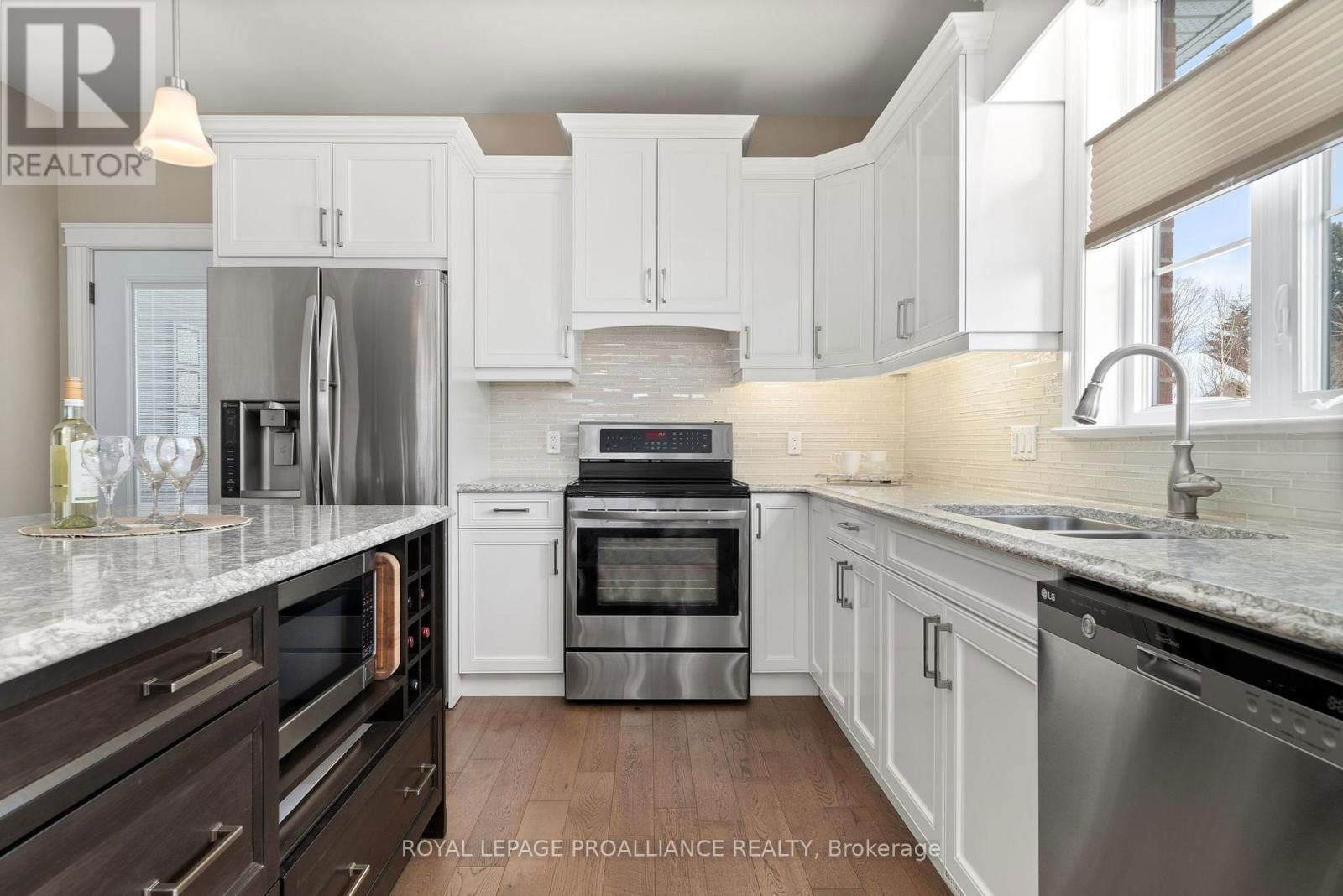 17 ROSSLYN DRIVE Image 18