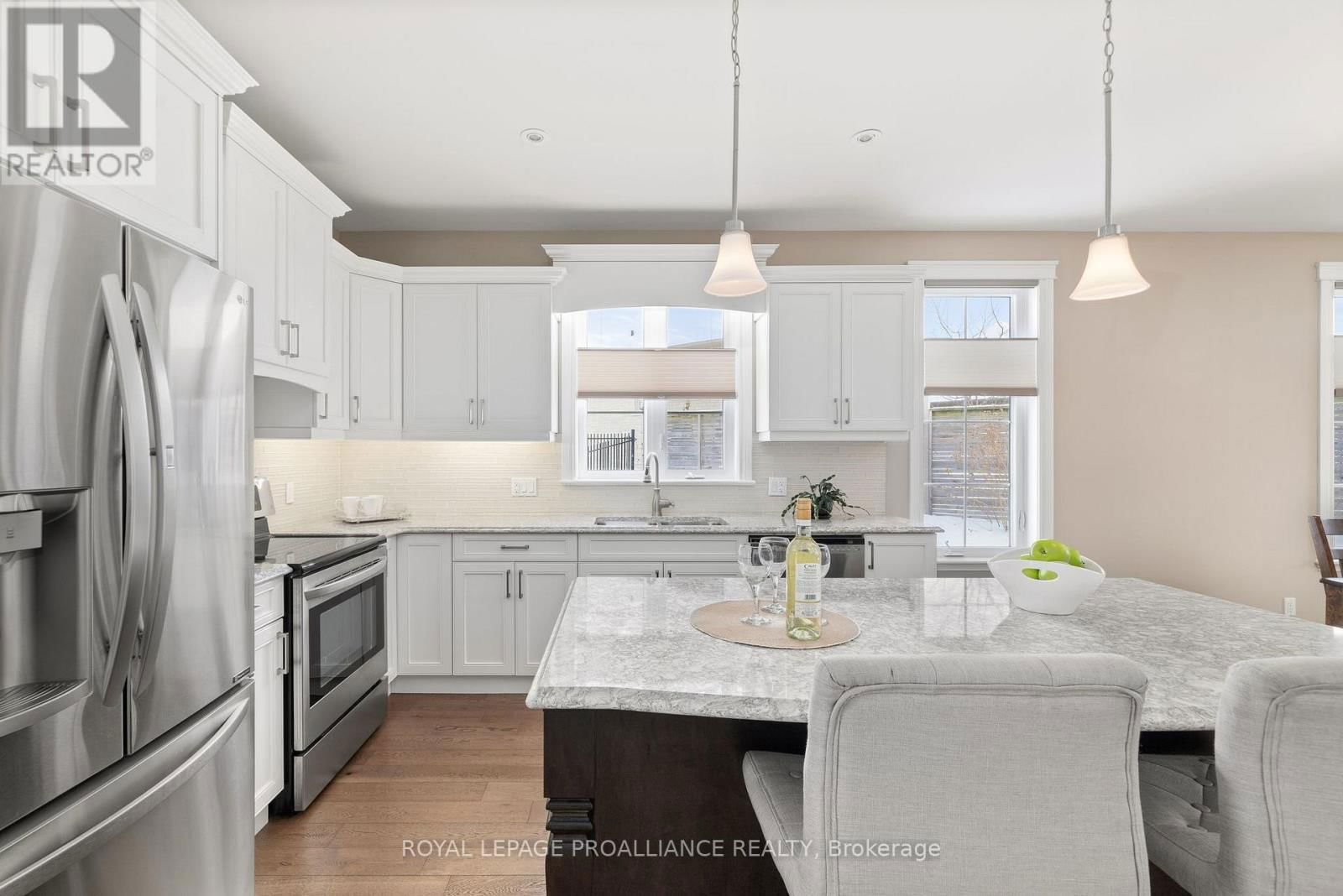 17 ROSSLYN DRIVE Image 20