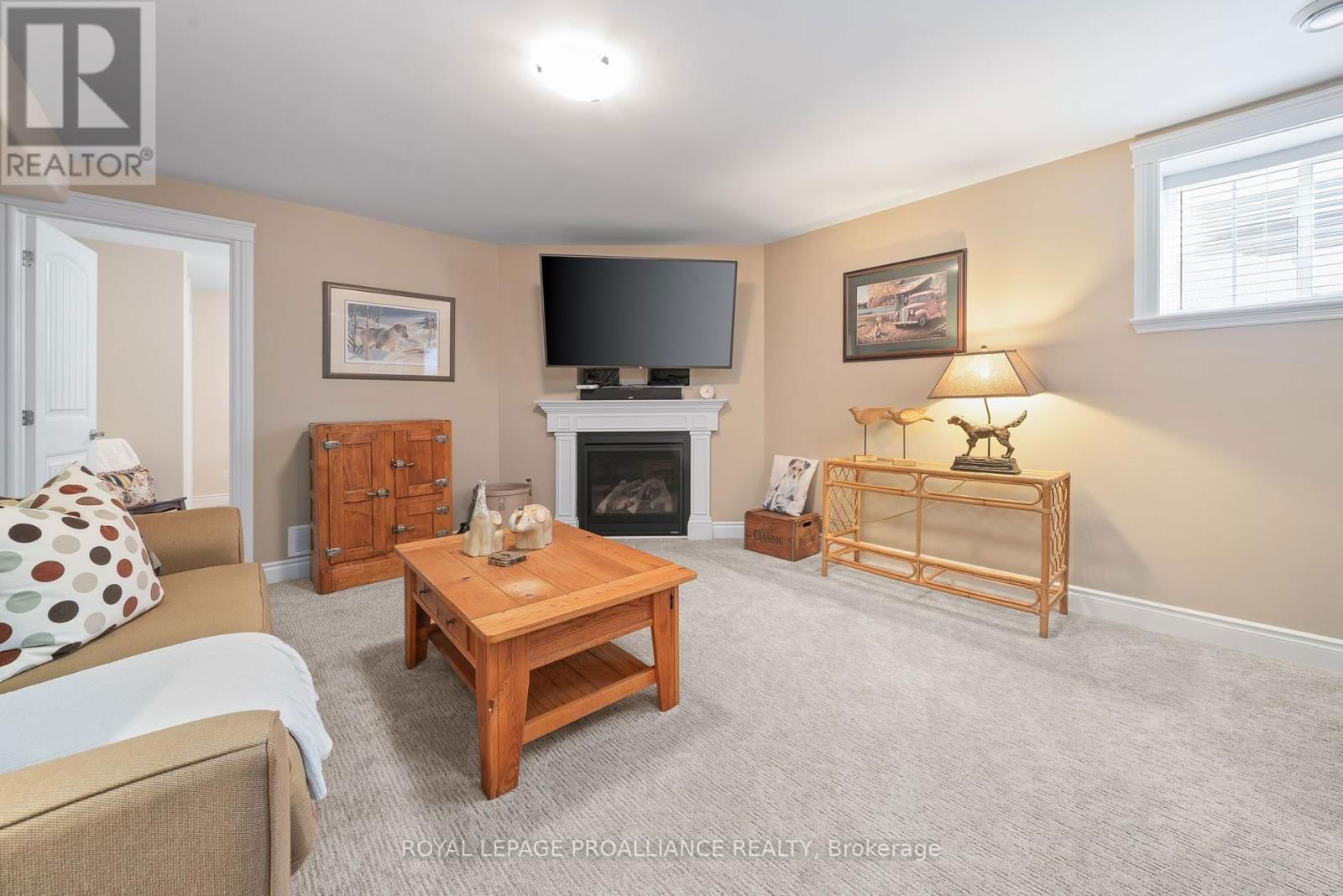 17 ROSSLYN DRIVE Image 24