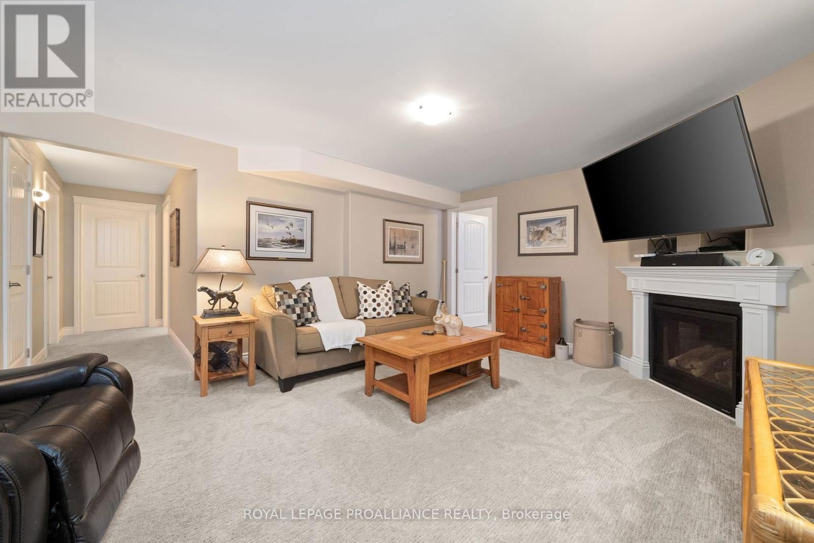17 ROSSLYN DRIVE Image 25