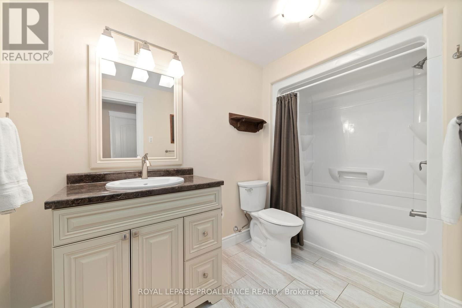 17 ROSSLYN DRIVE Image 26