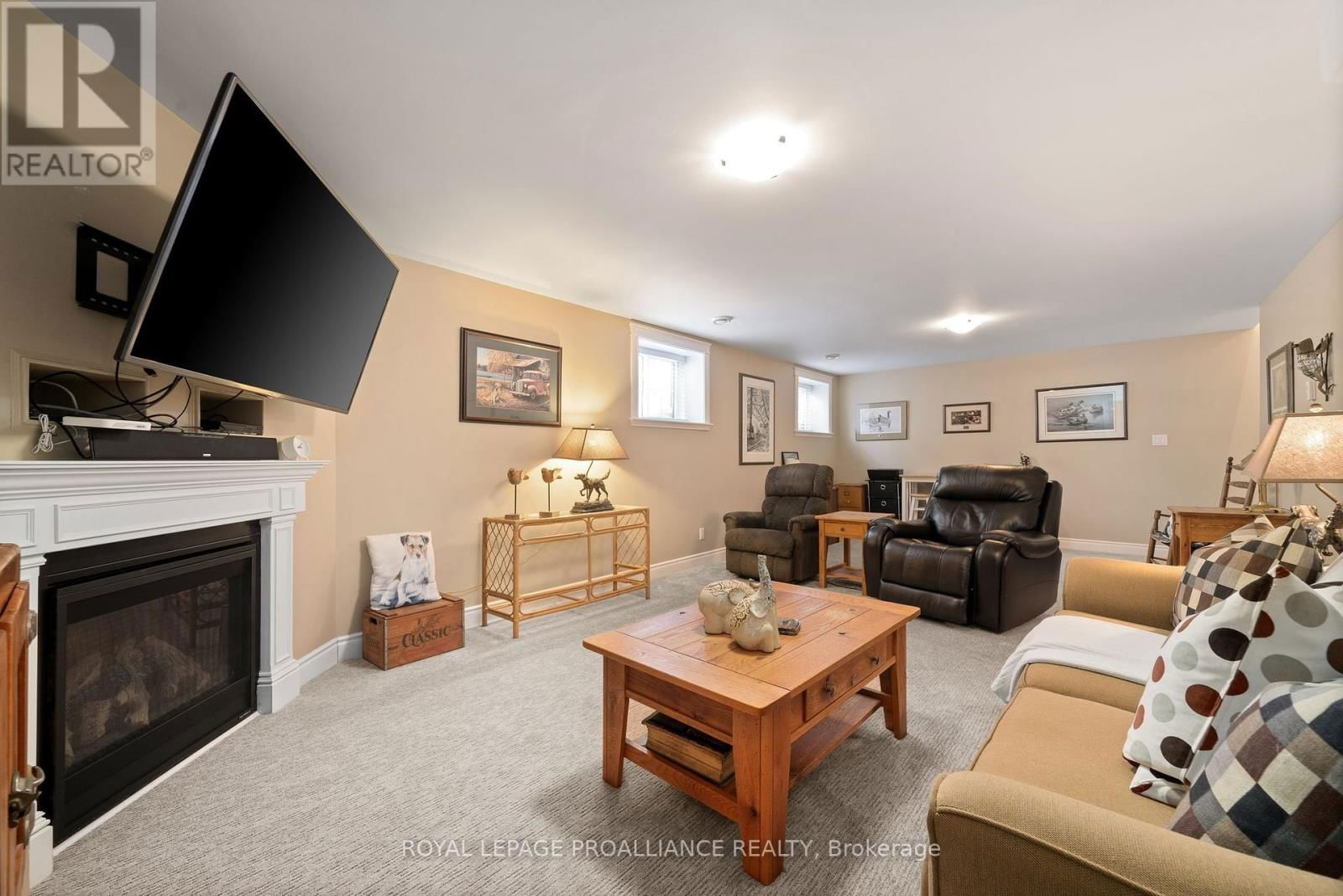 17 ROSSLYN DRIVE Image 27