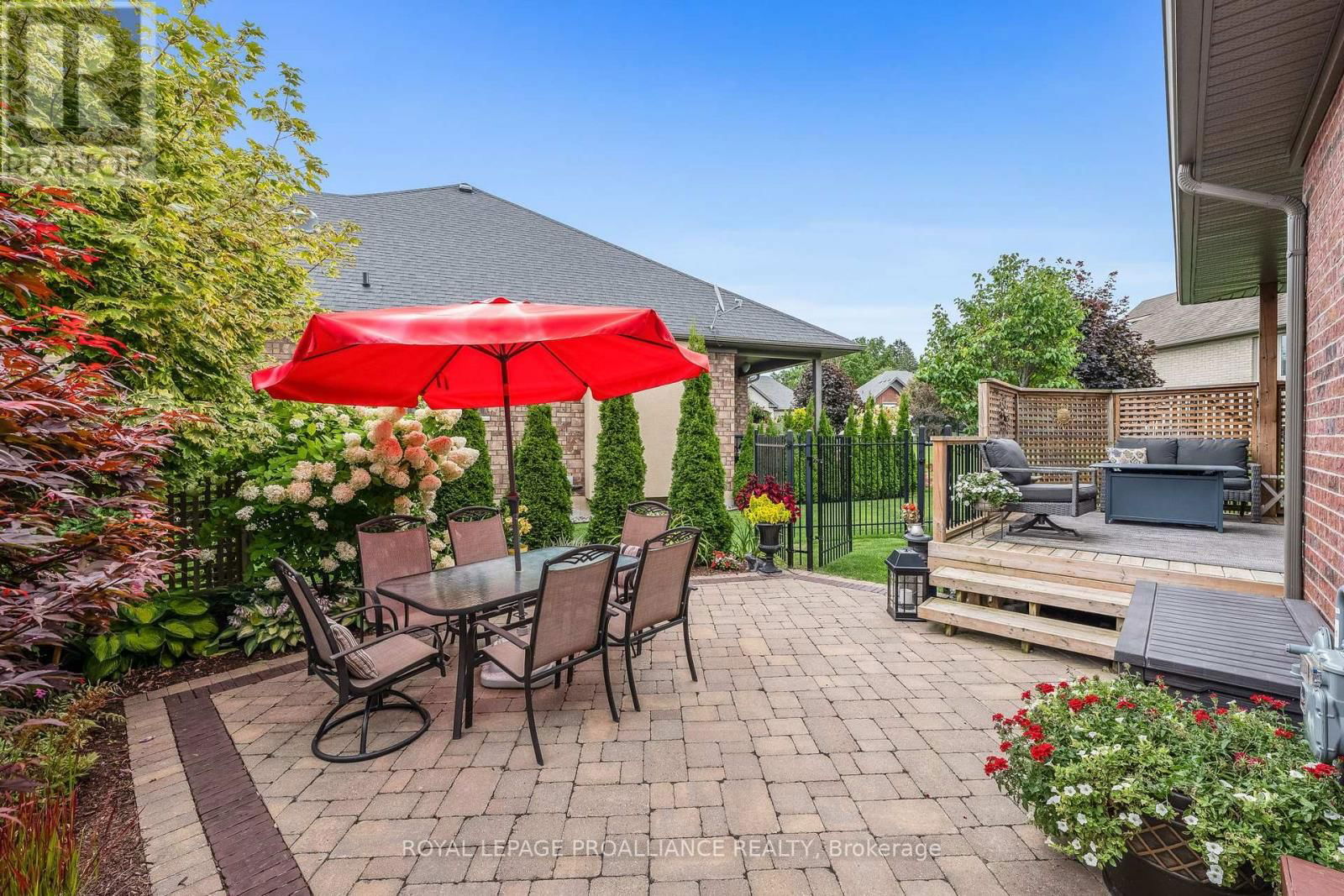 17 ROSSLYN DRIVE Image 29