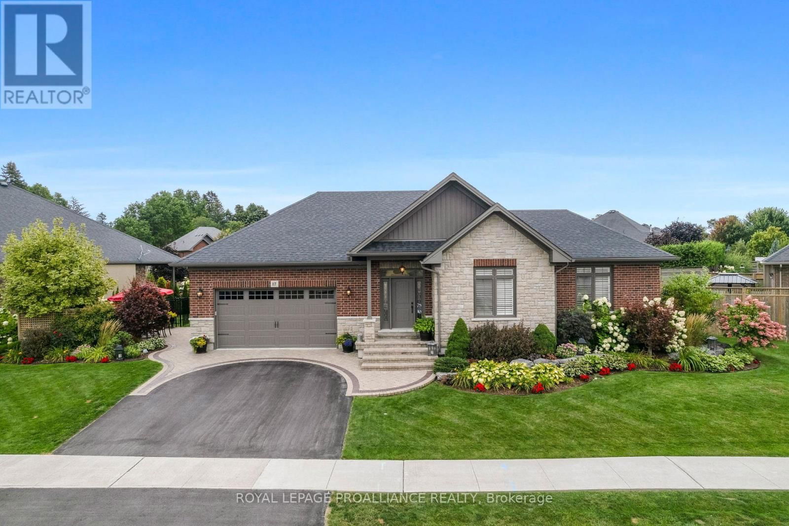 17 ROSSLYN DRIVE Image 3