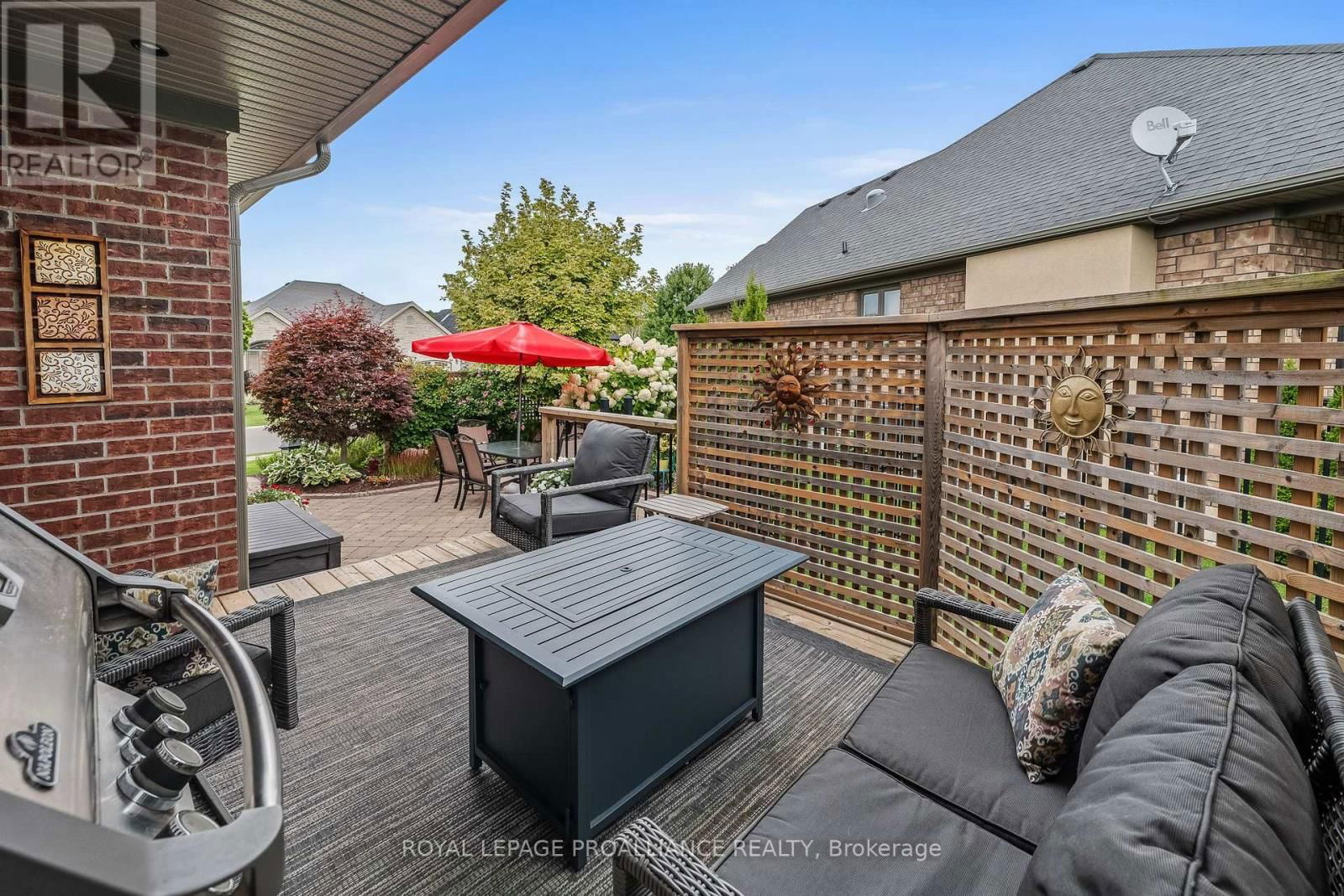 17 ROSSLYN DRIVE Image 30