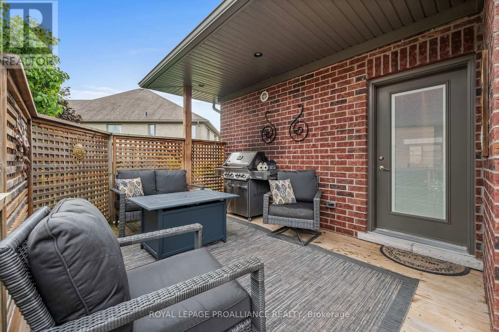 17 ROSSLYN DRIVE Image 31