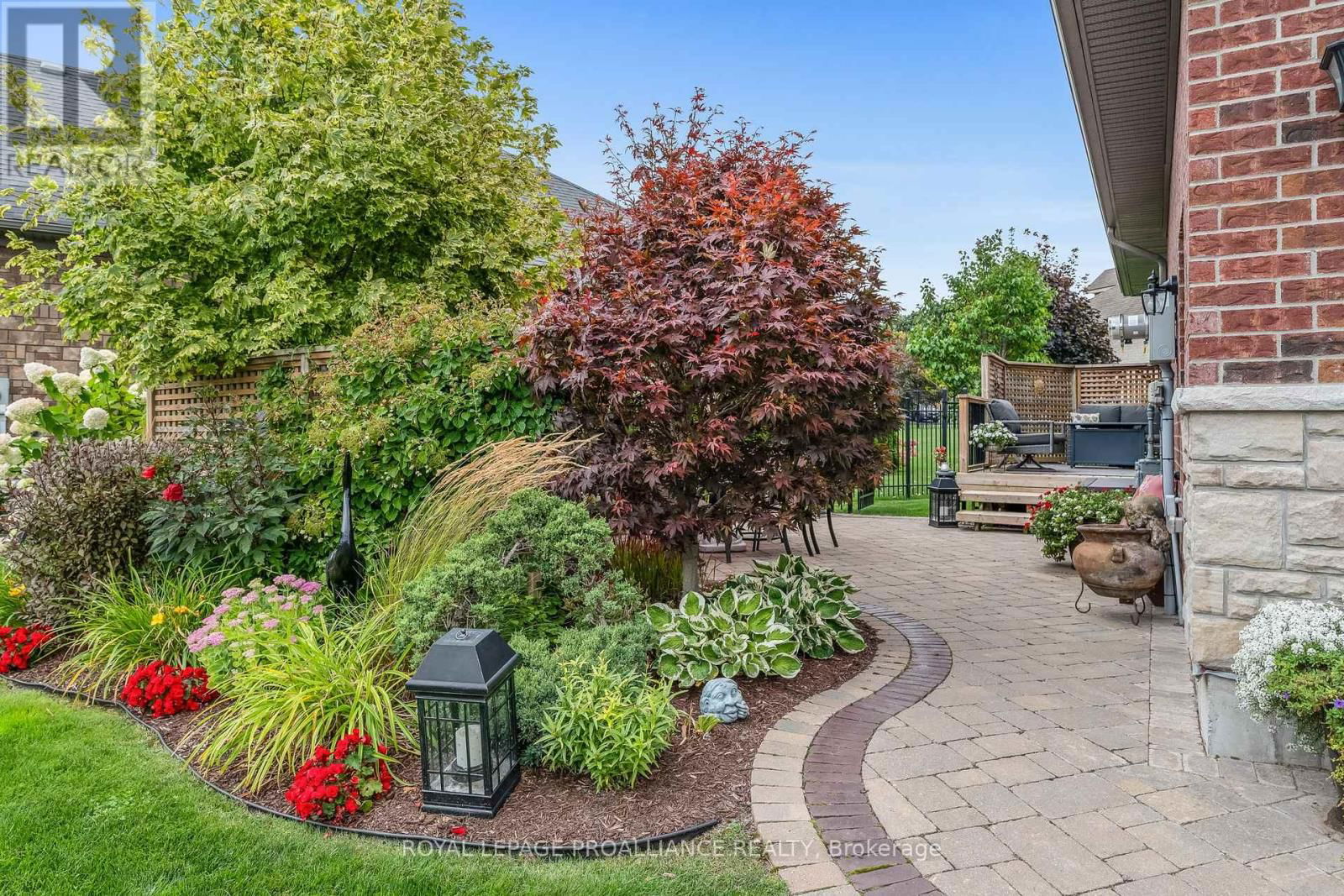 17 ROSSLYN DRIVE Image 32