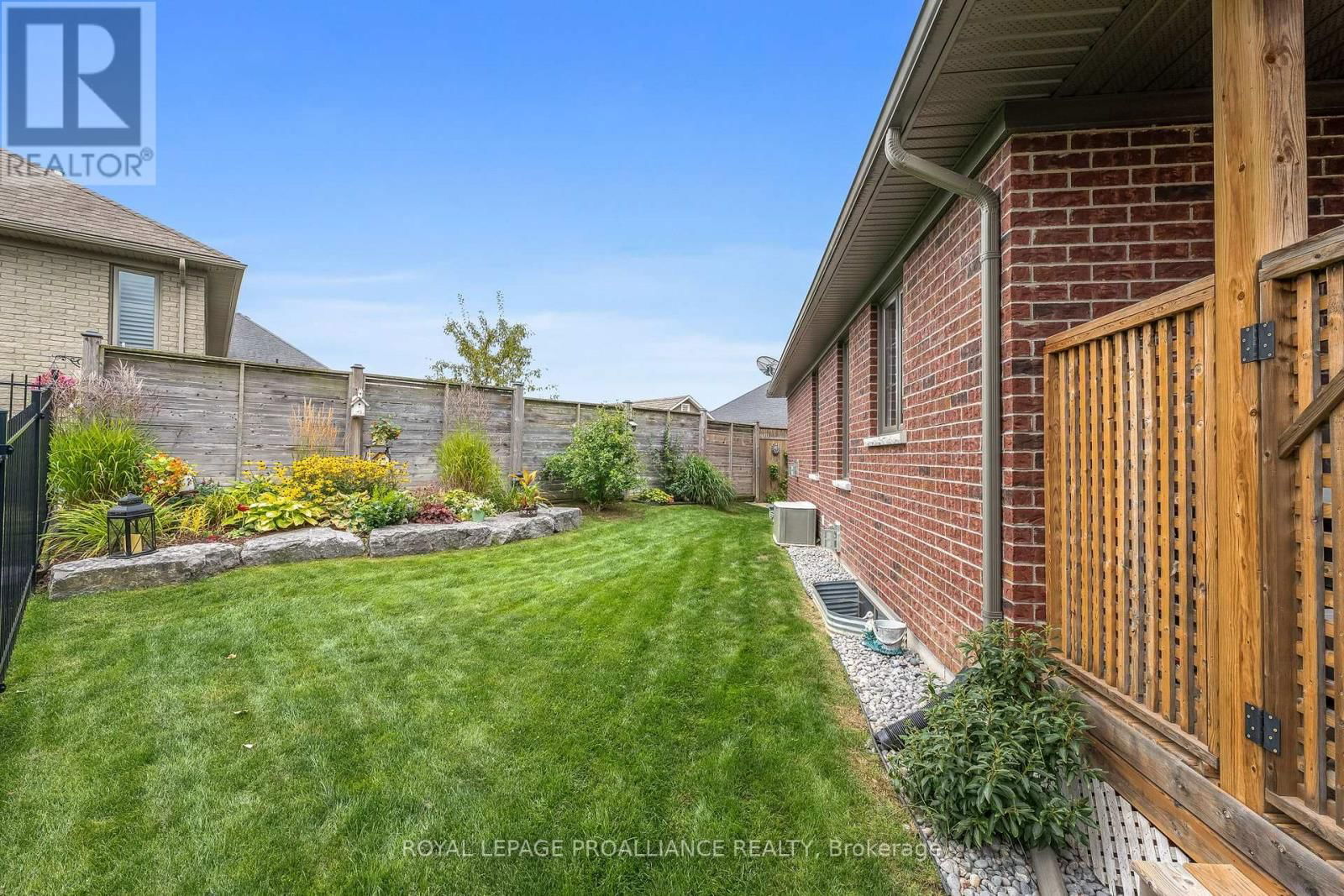 17 ROSSLYN DRIVE Image 34