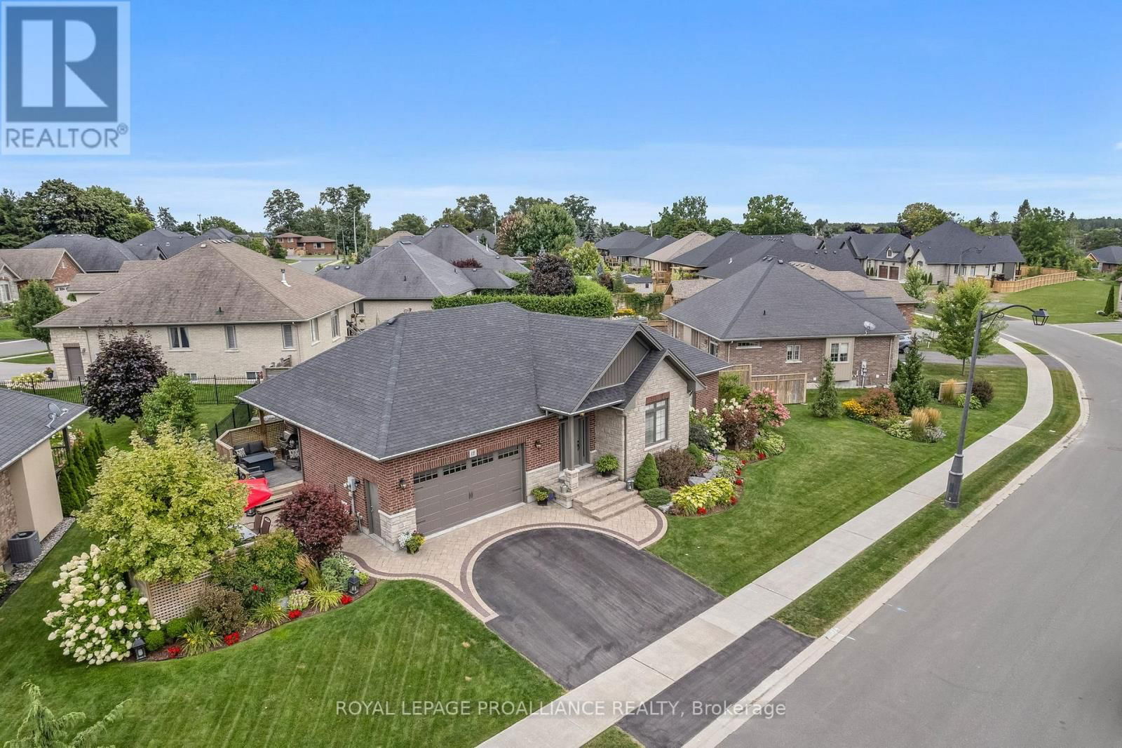 17 ROSSLYN DRIVE Image 4