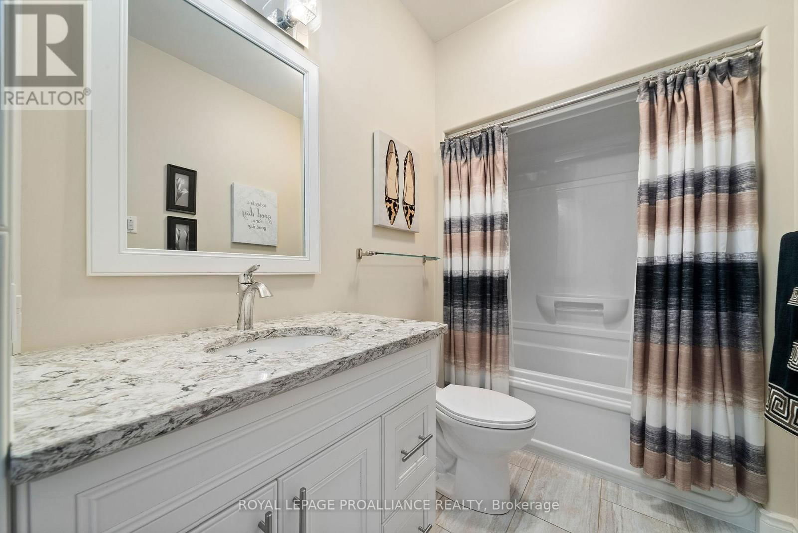17 ROSSLYN DRIVE Image 7