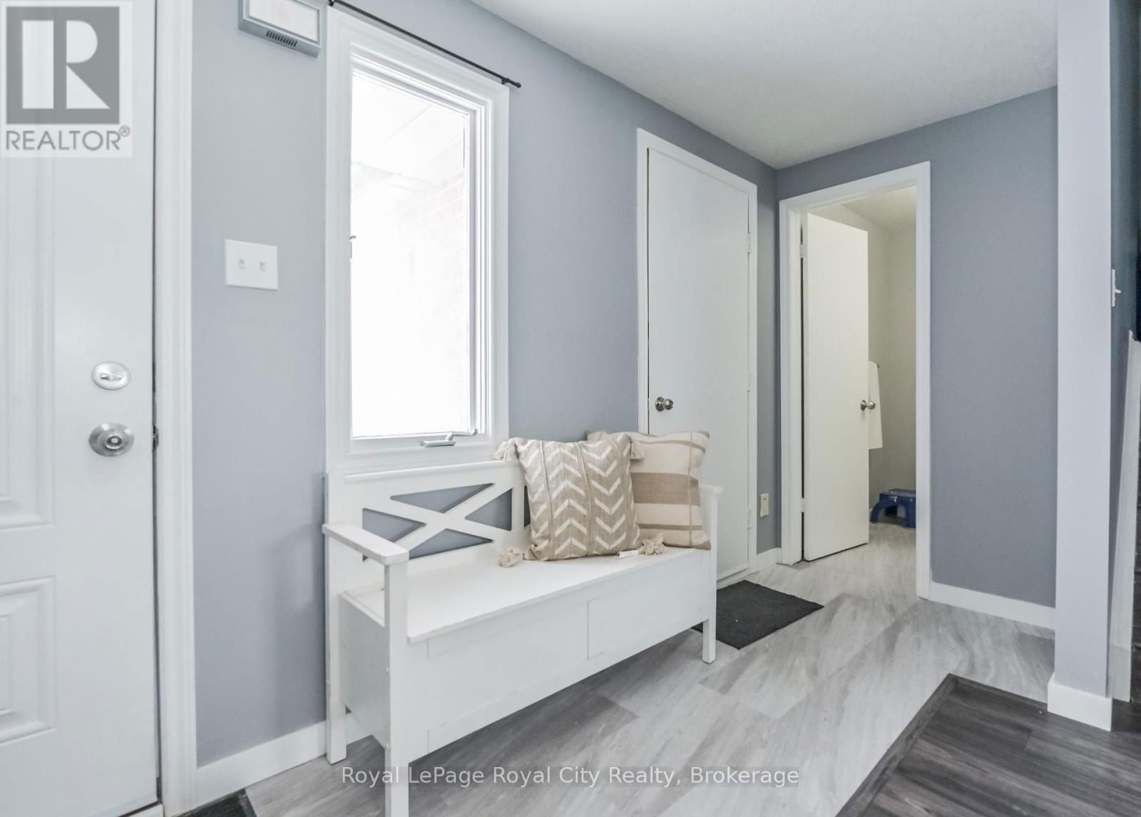 300 STORNOWAY DRIVE Image 16