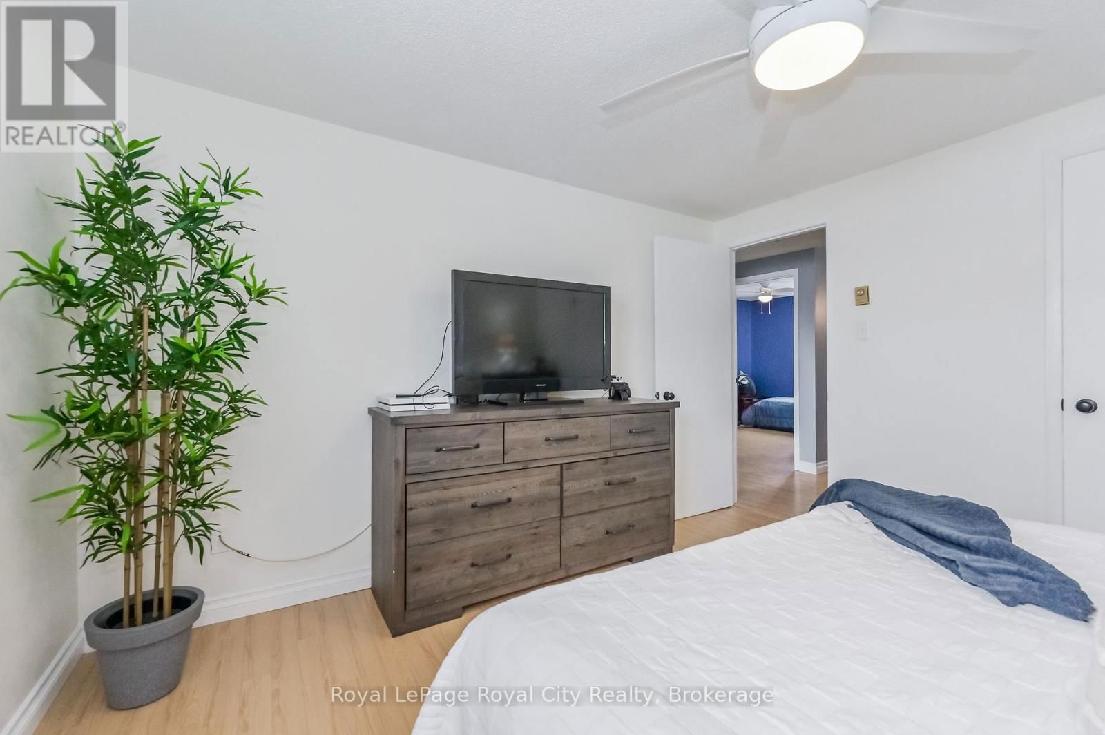300 STORNOWAY DRIVE Image 19