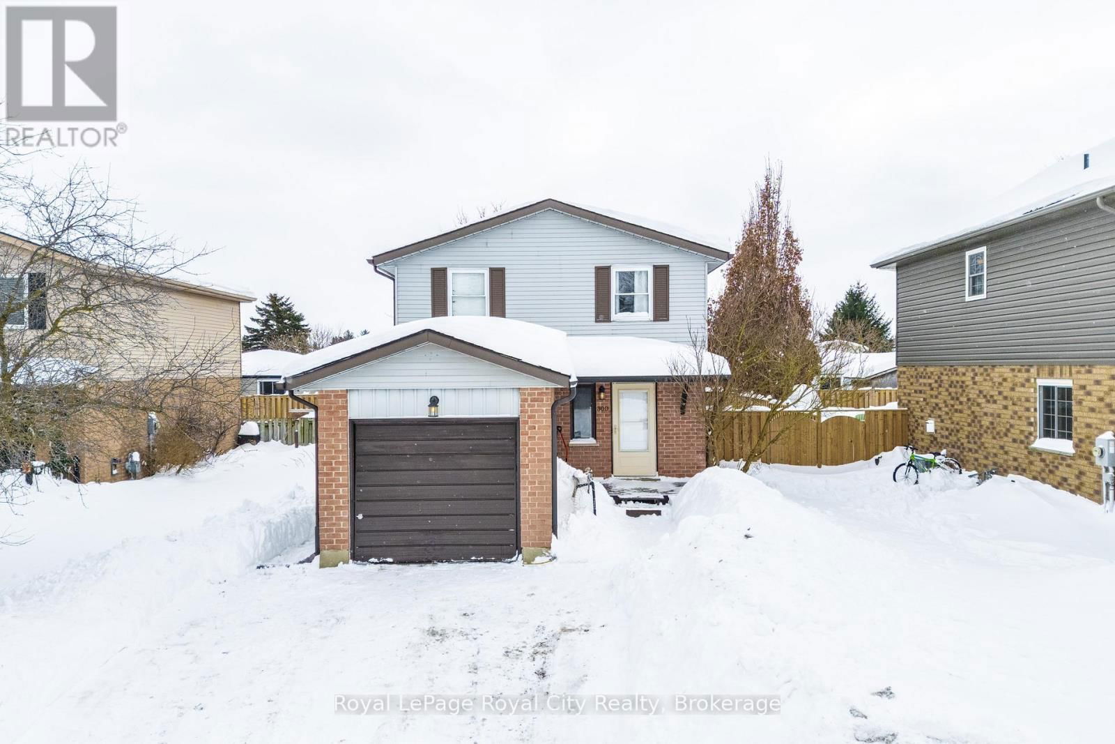 300 STORNOWAY DRIVE Image 2