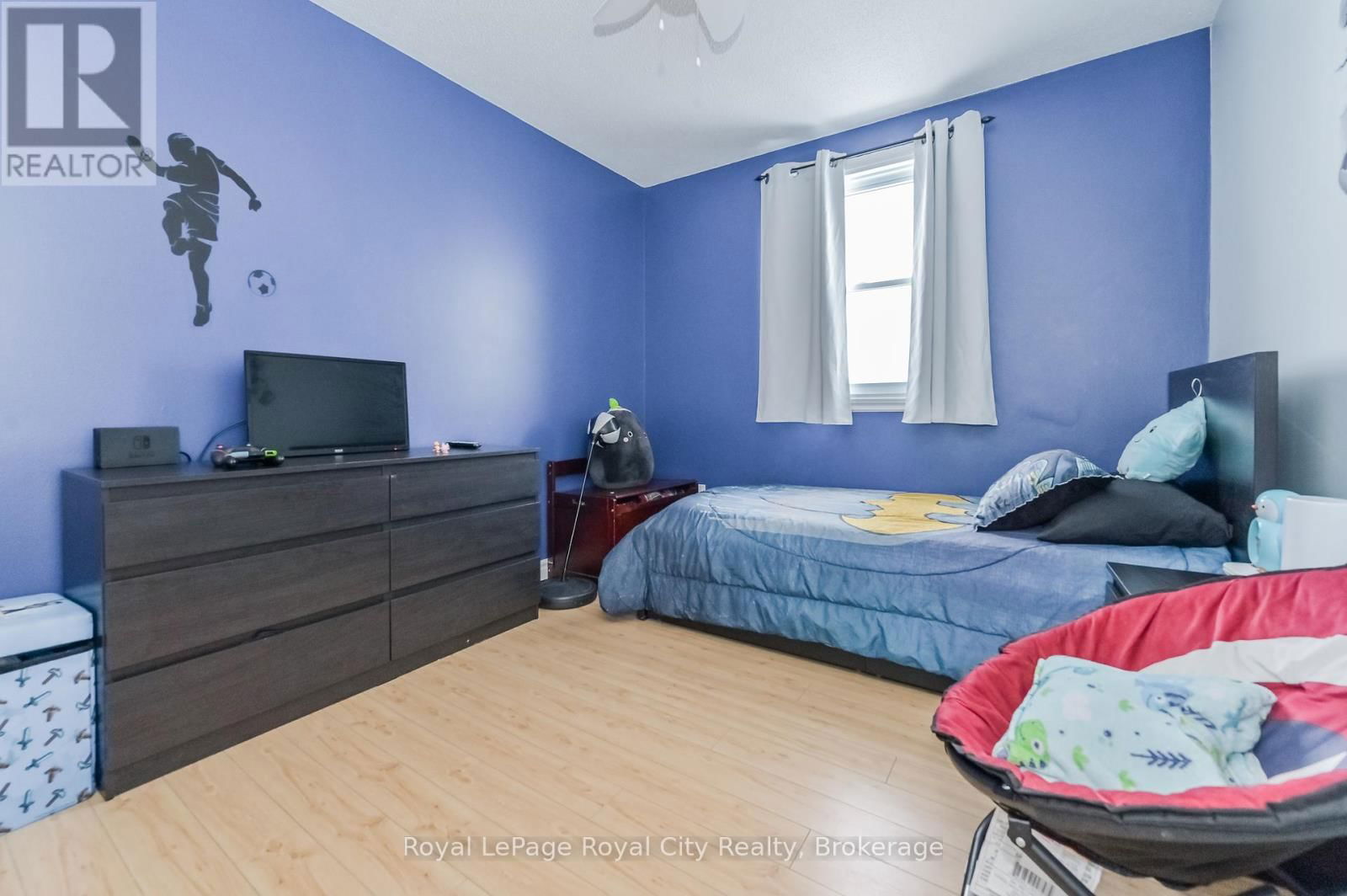300 STORNOWAY DRIVE Image 21