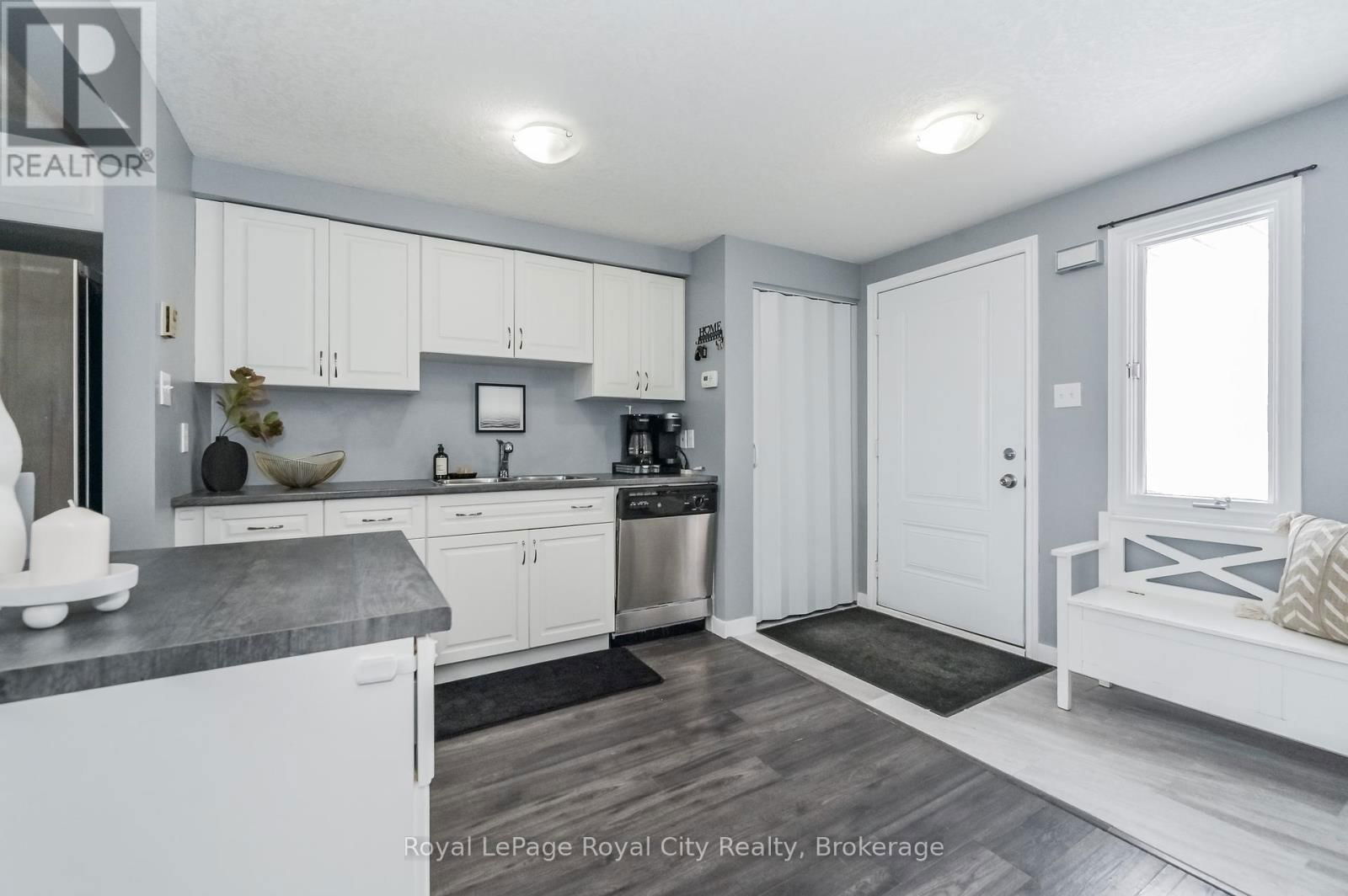 300 STORNOWAY DRIVE Image 4