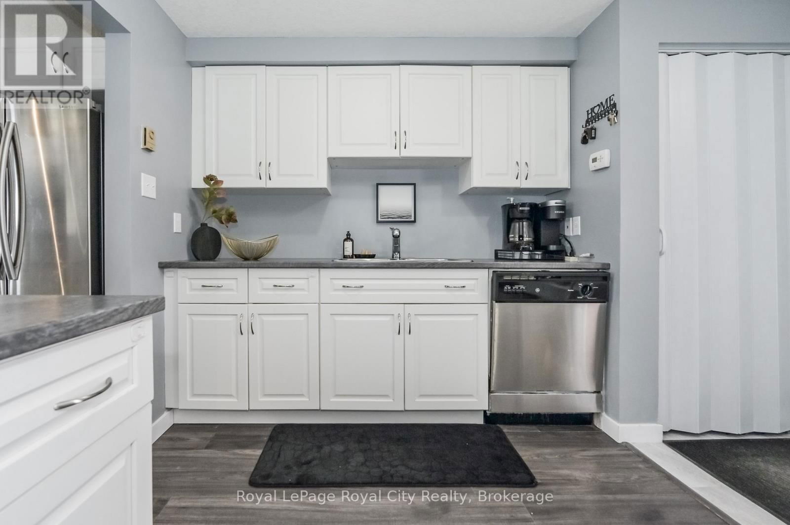300 STORNOWAY DRIVE Image 5