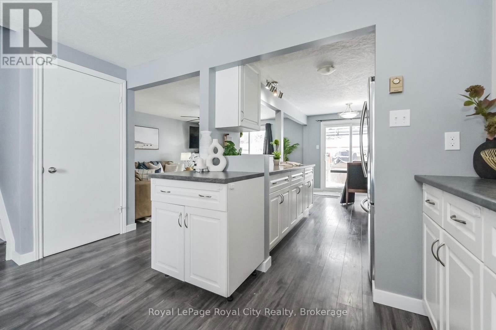 300 STORNOWAY DRIVE Image 7
