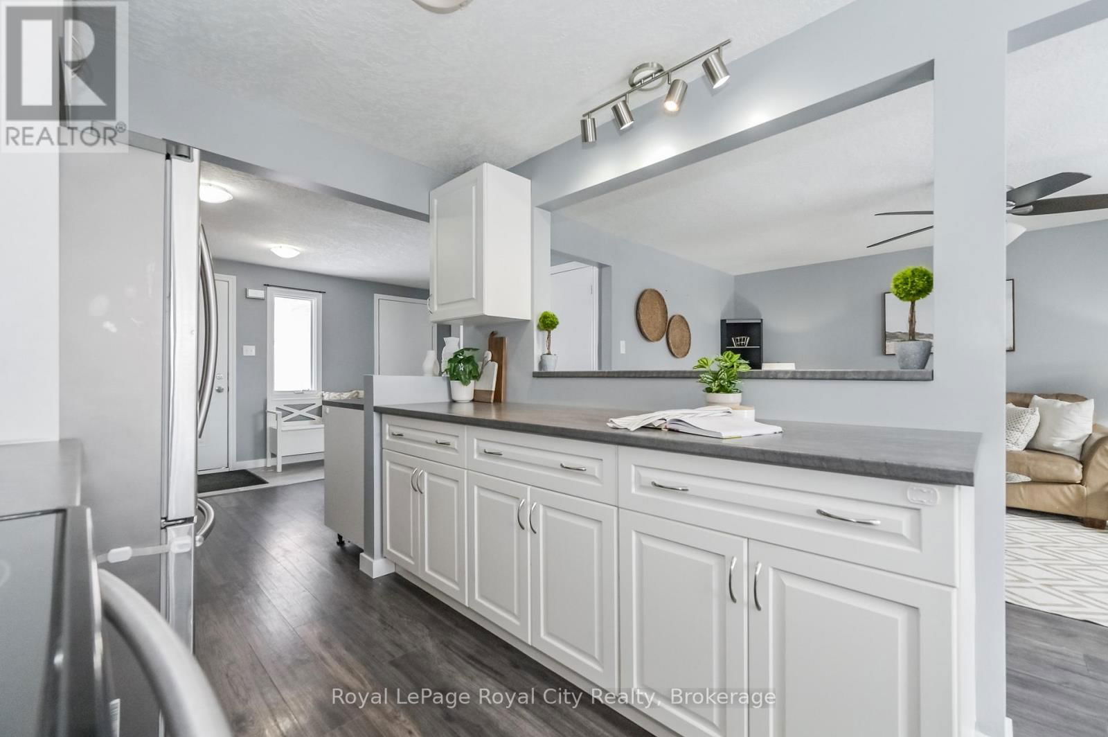 300 STORNOWAY DRIVE Image 8