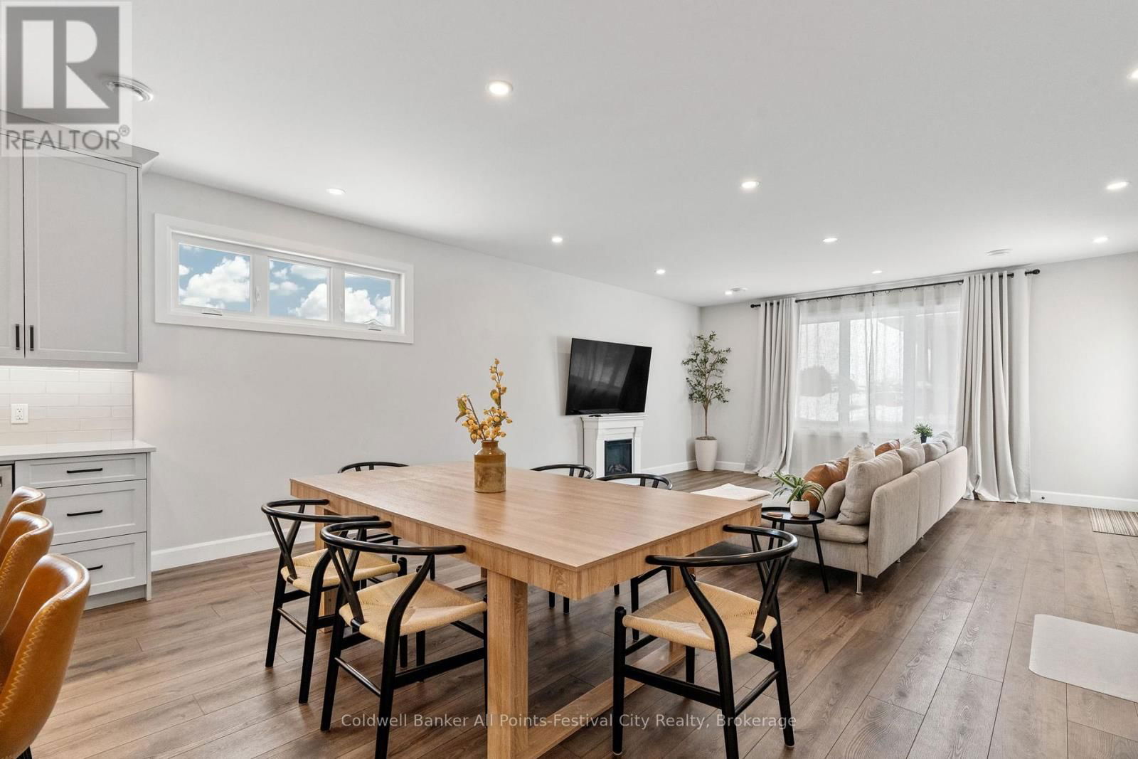 451 WOODRIDGE DRIVE Image 13