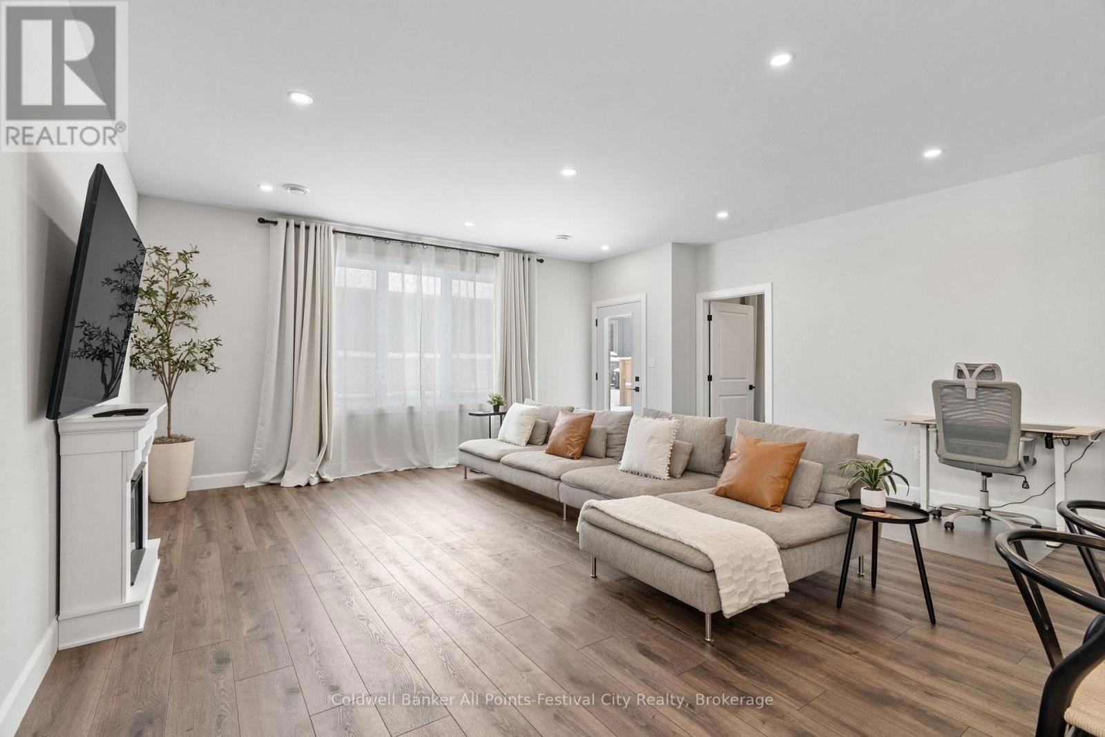 451 WOODRIDGE DRIVE Image 17