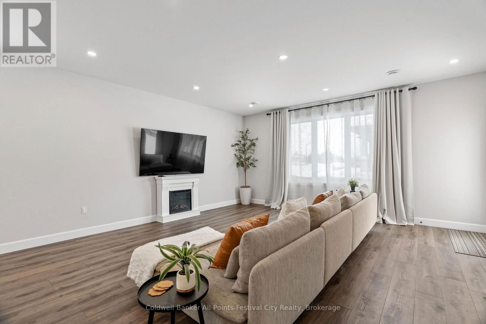 451 WOODRIDGE DRIVE Image 18