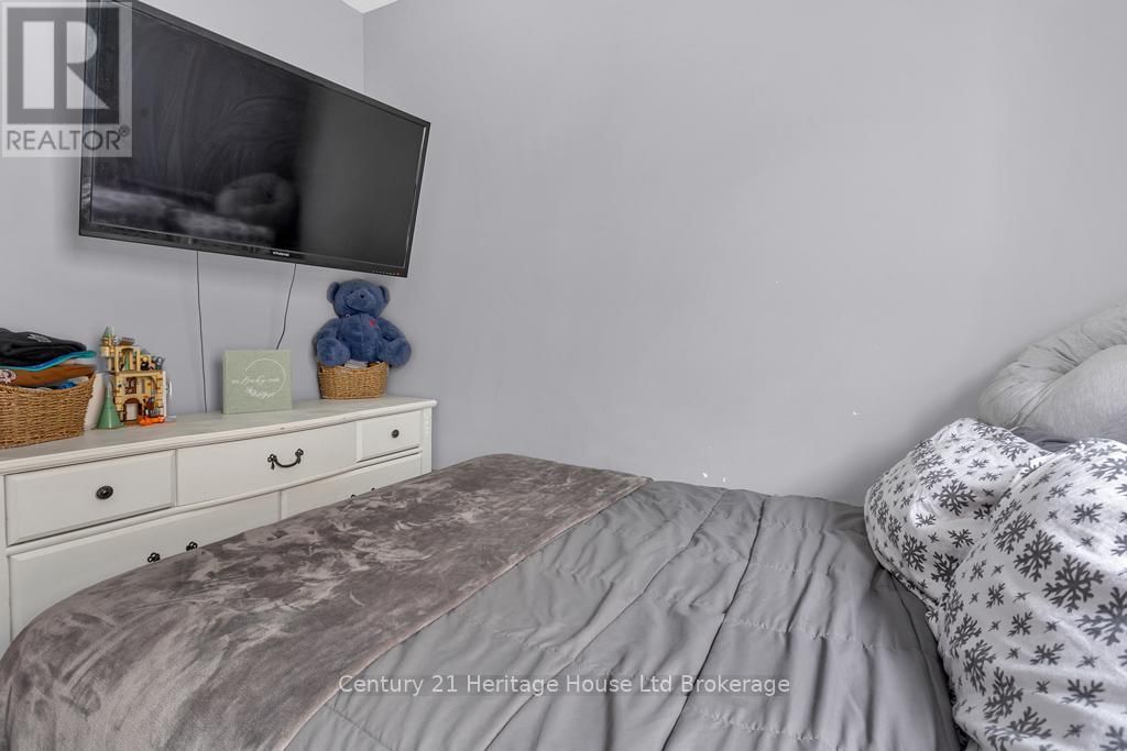 173 SYDENHAM STREET Image 12