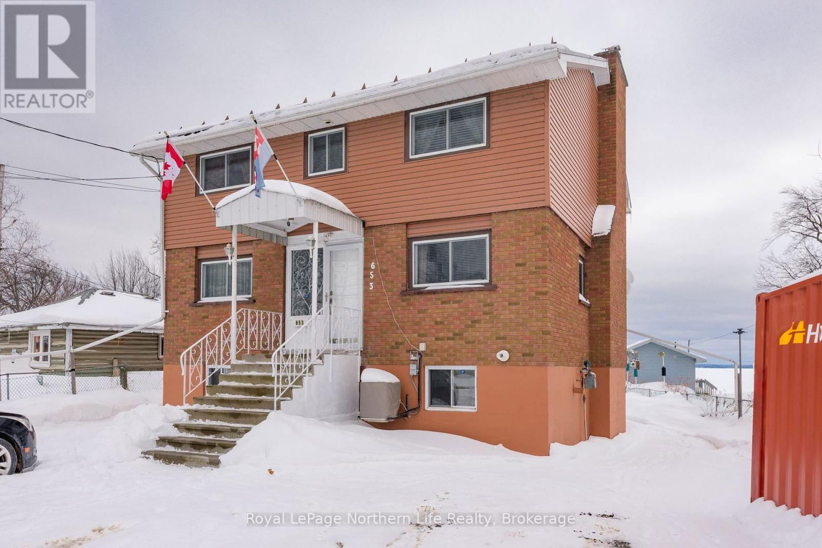 653 LAKESHORE DRIVE Image 1