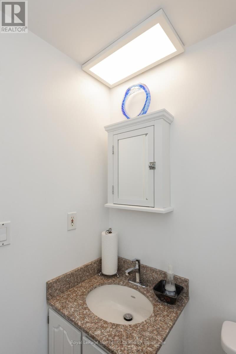 653 LAKESHORE DRIVE Image 10