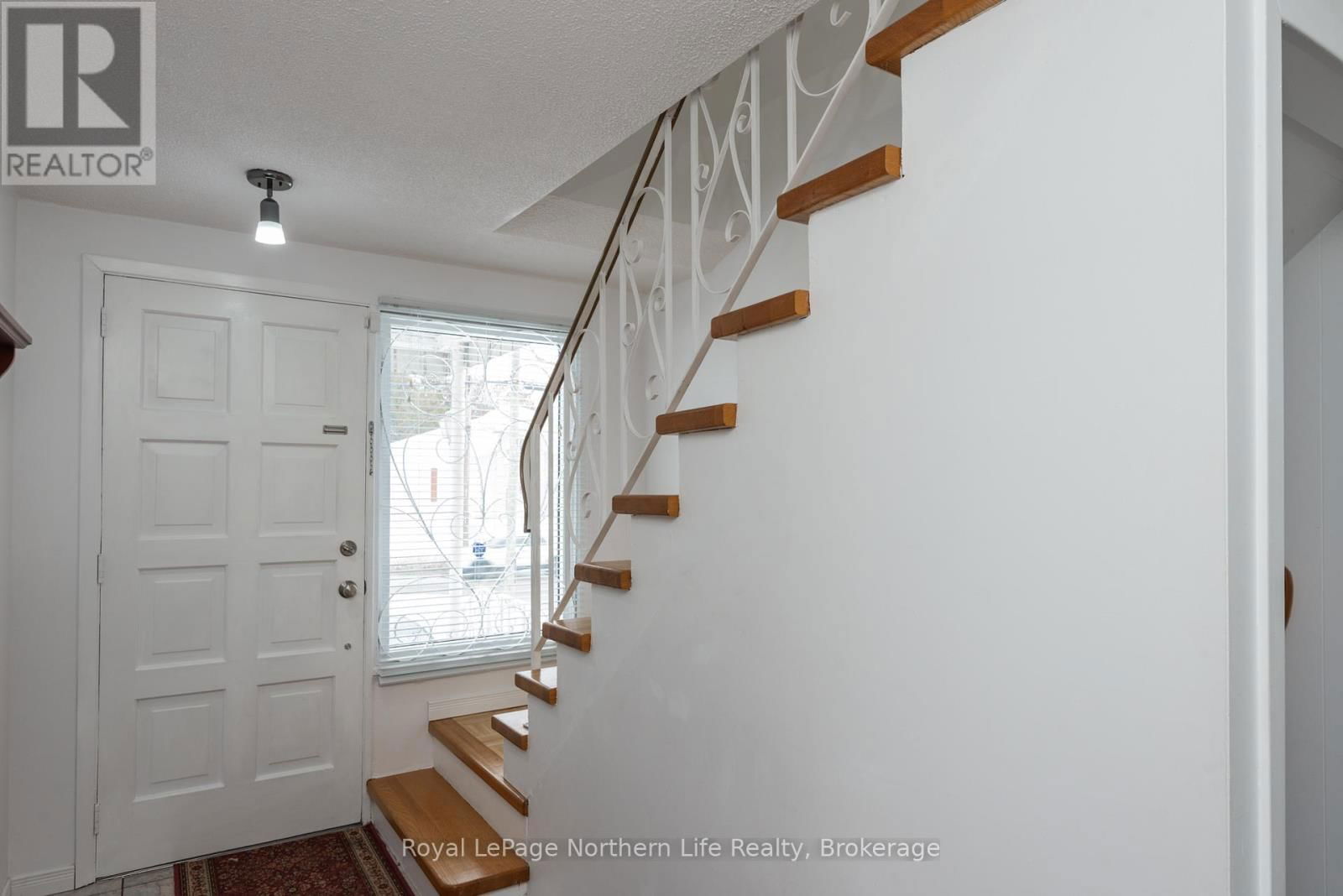 653 LAKESHORE DRIVE Image 11