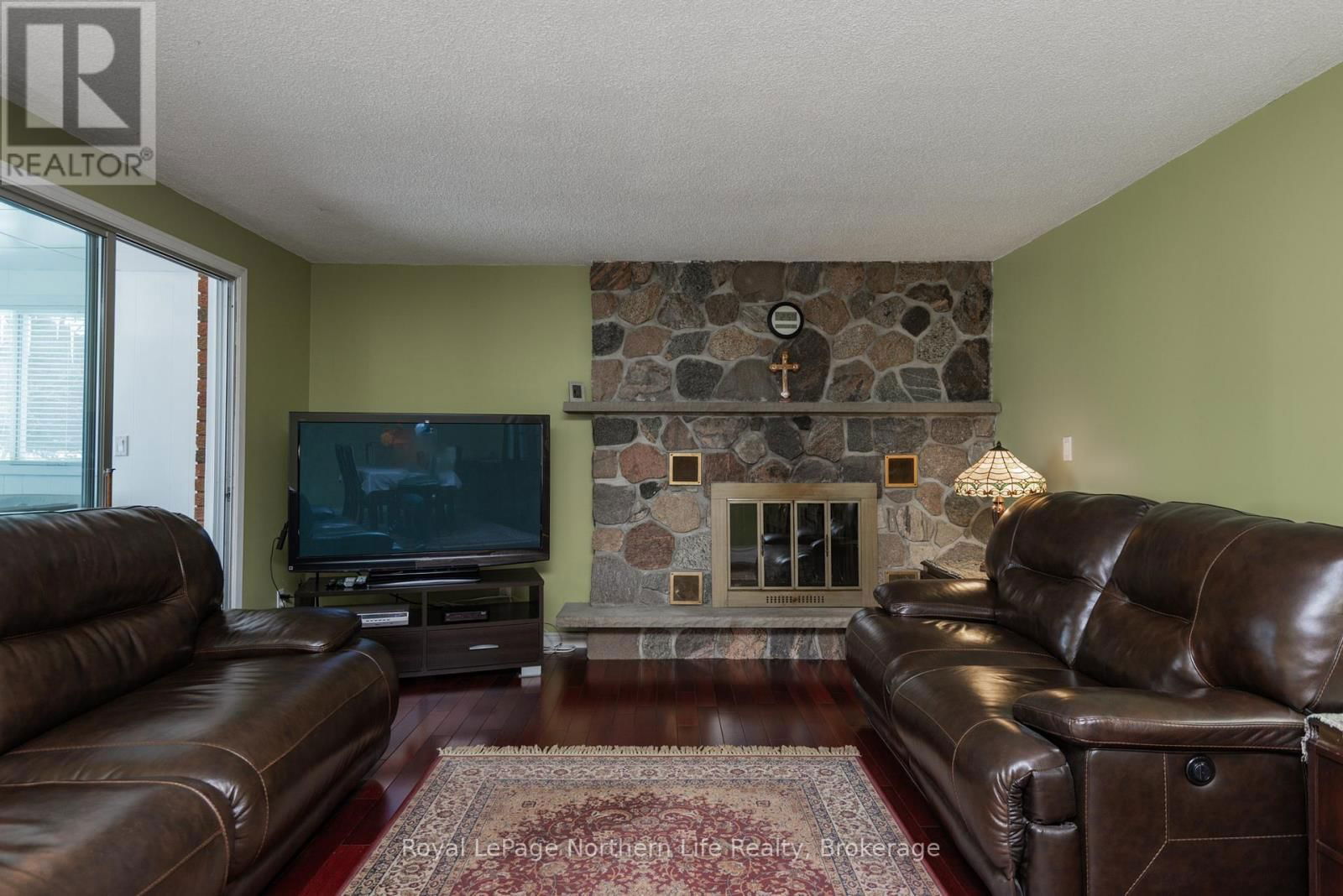 653 LAKESHORE DRIVE Image 12