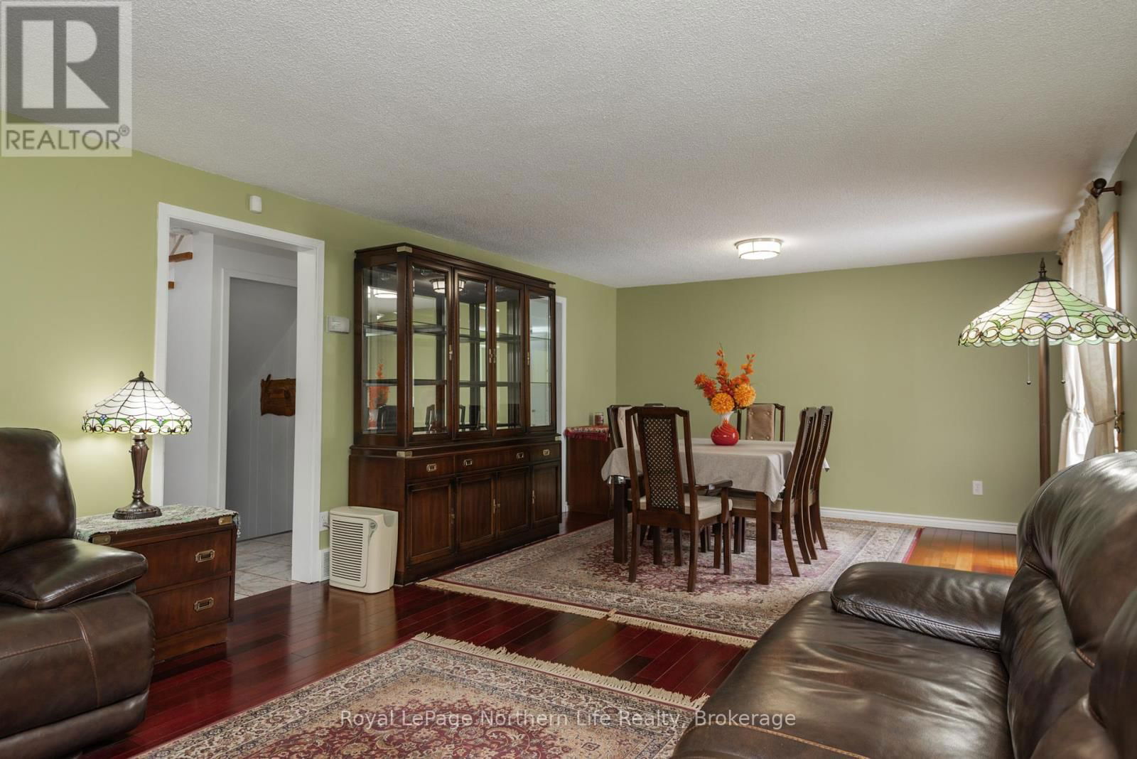 653 LAKESHORE DRIVE Image 13