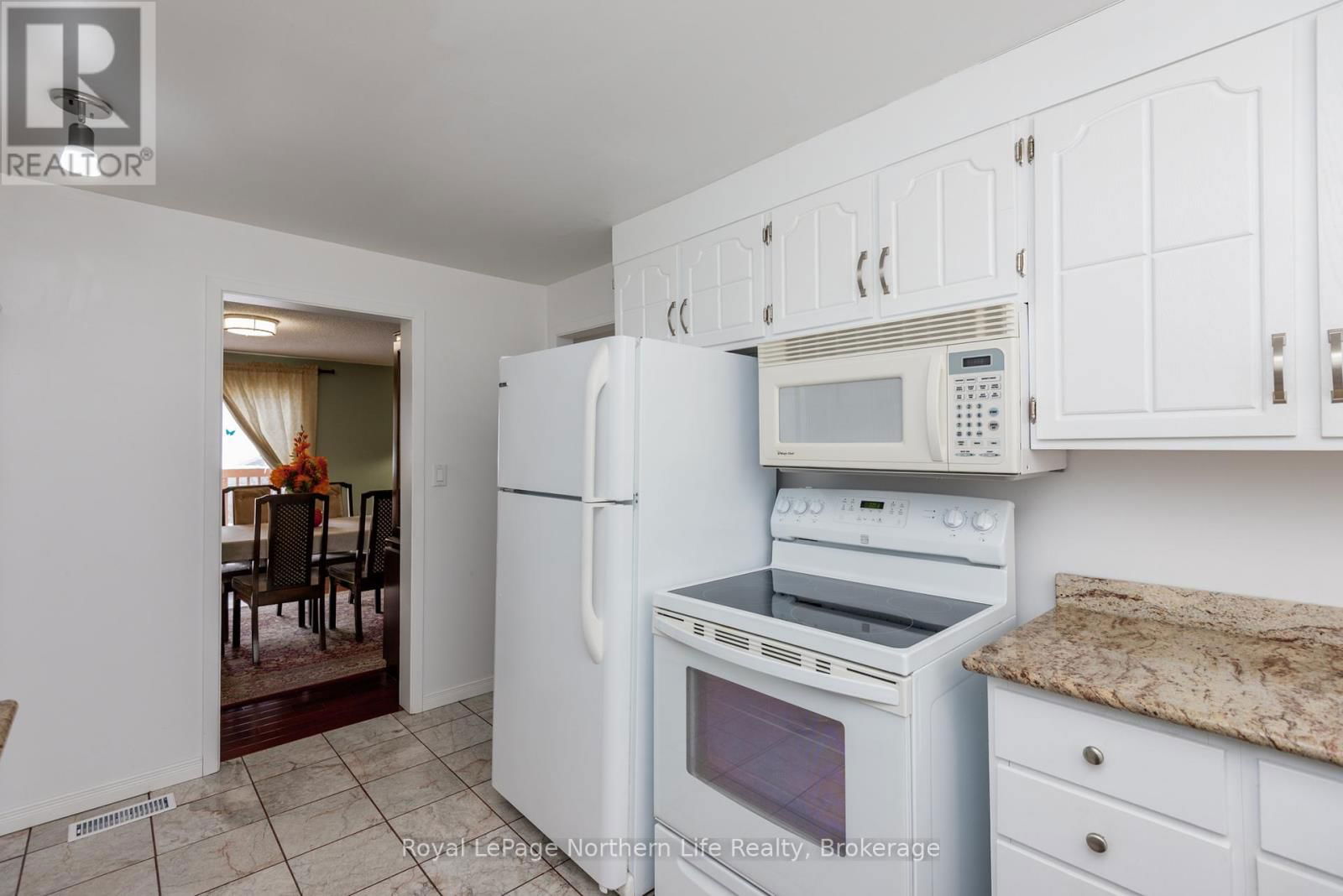 653 LAKESHORE DRIVE Image 16