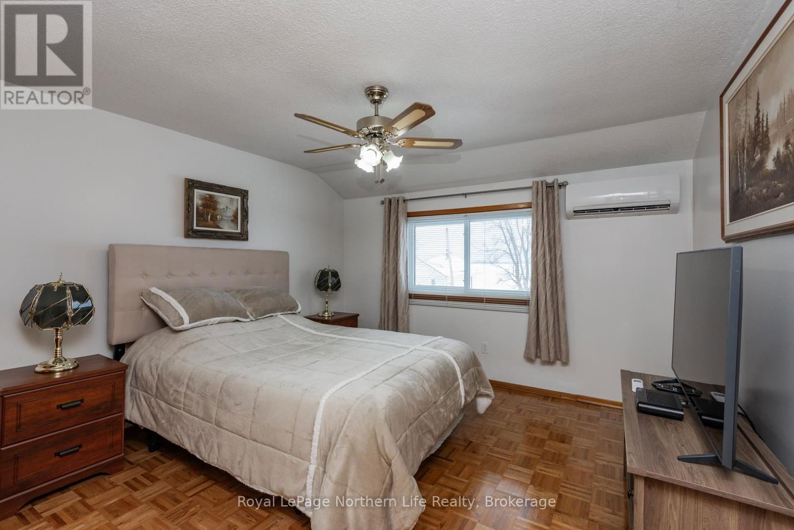 653 LAKESHORE DRIVE Image 17