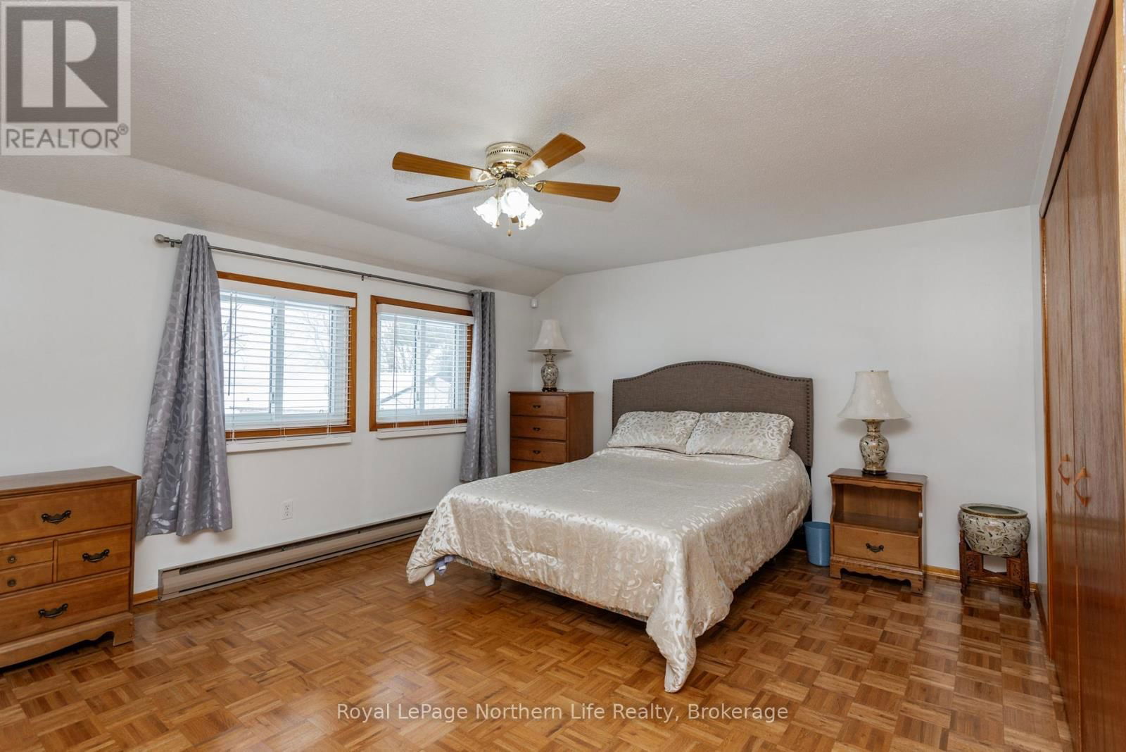 653 LAKESHORE DRIVE Image 19