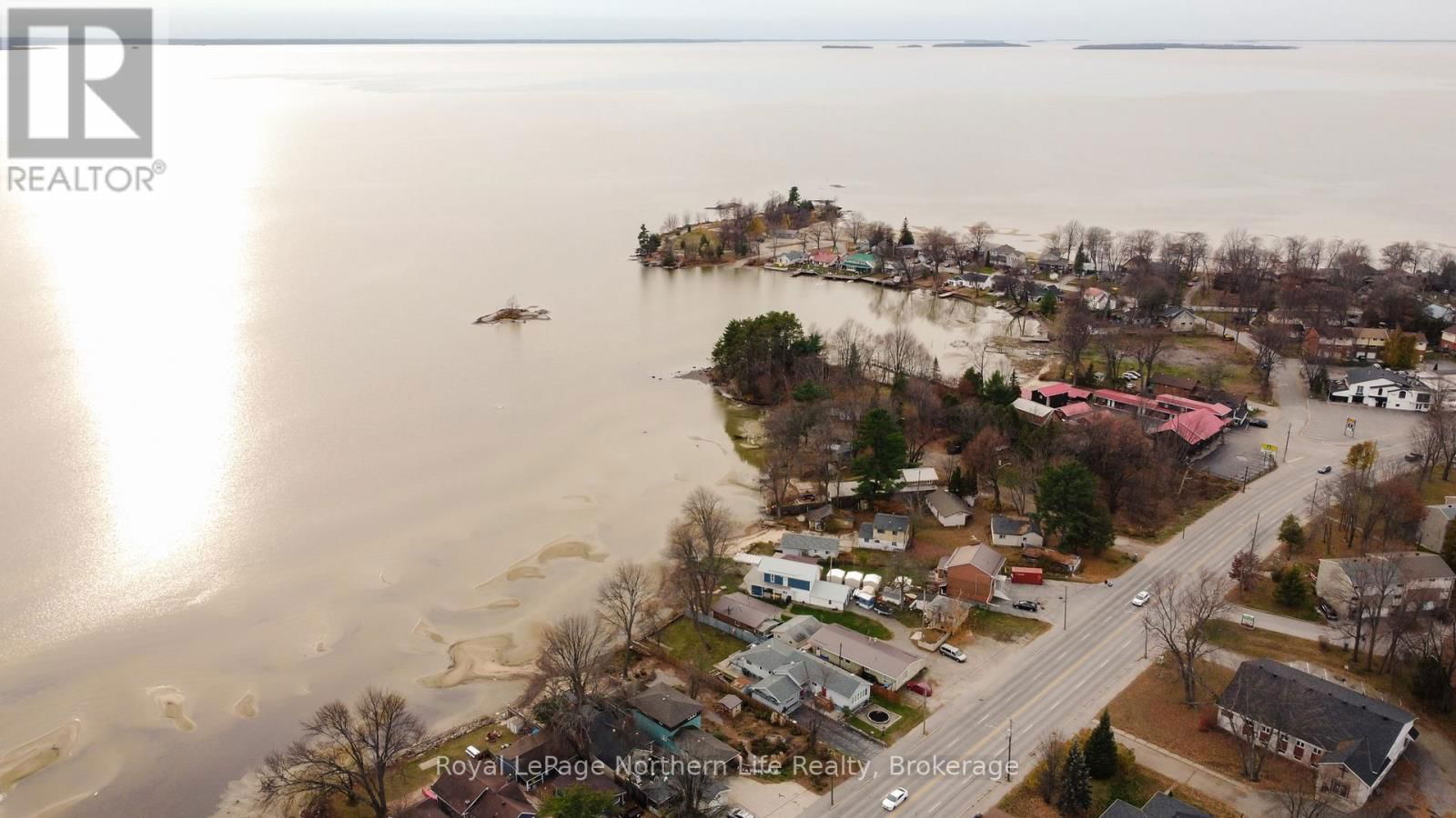 653 LAKESHORE DRIVE Image 2