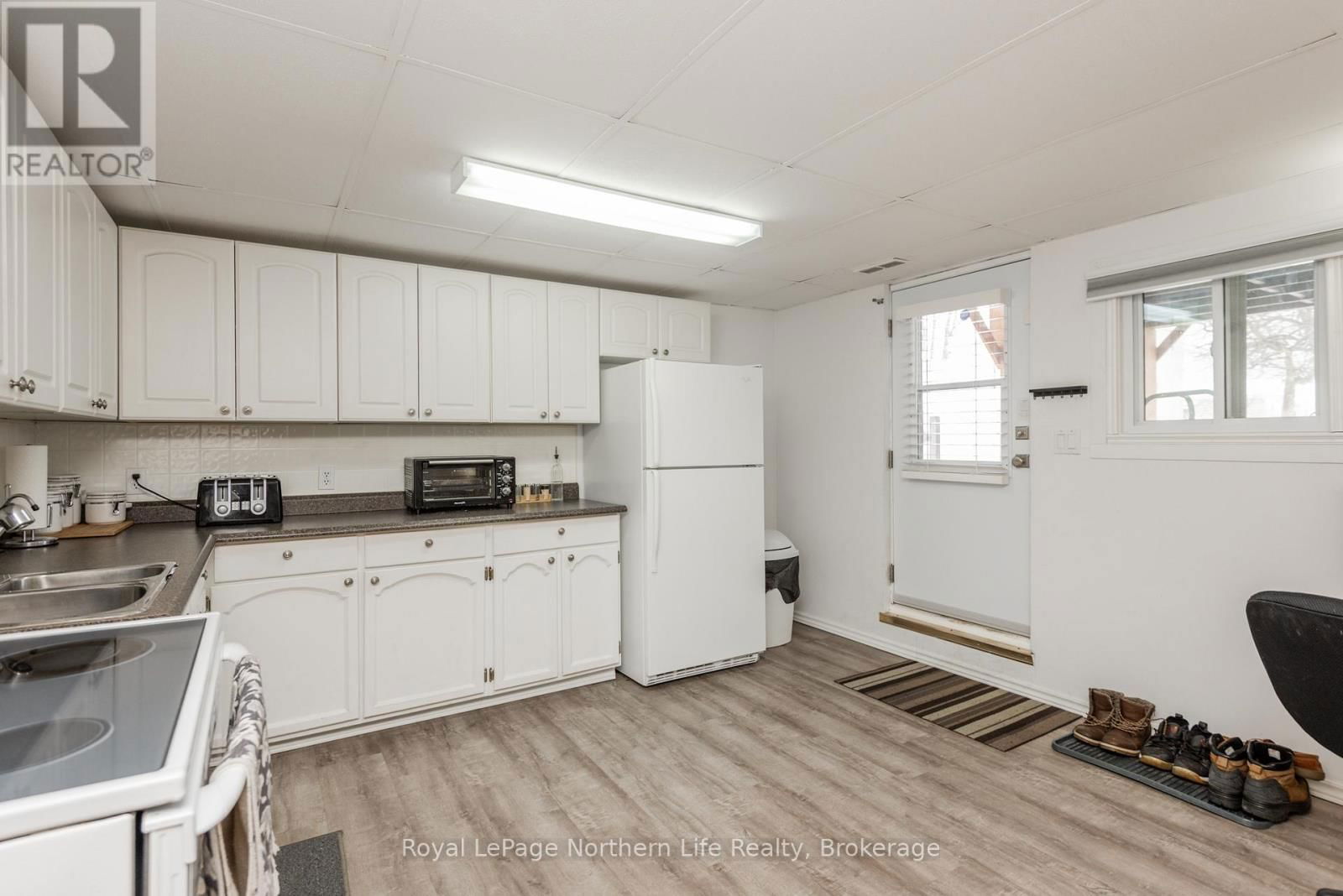 653 LAKESHORE DRIVE Image 33