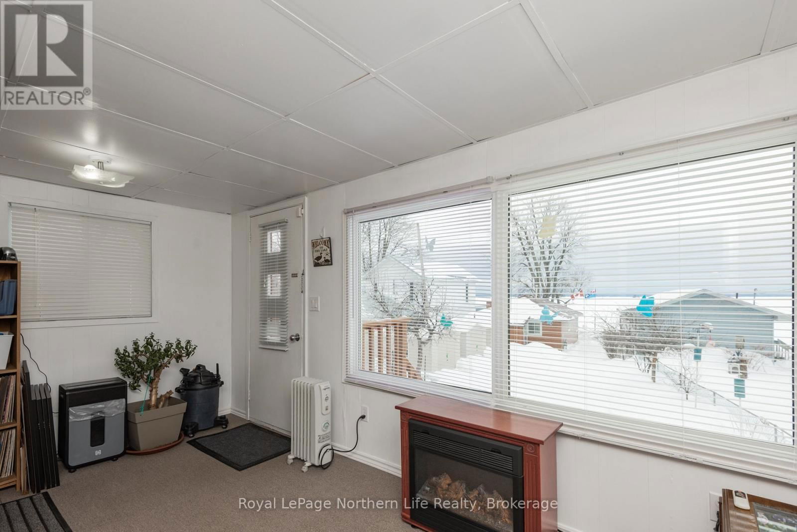 653 LAKESHORE DRIVE Image 34