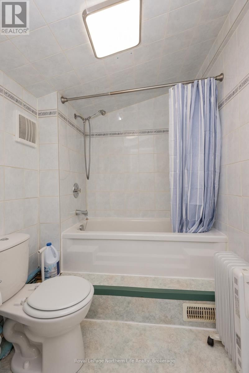 653 LAKESHORE DRIVE Image 43