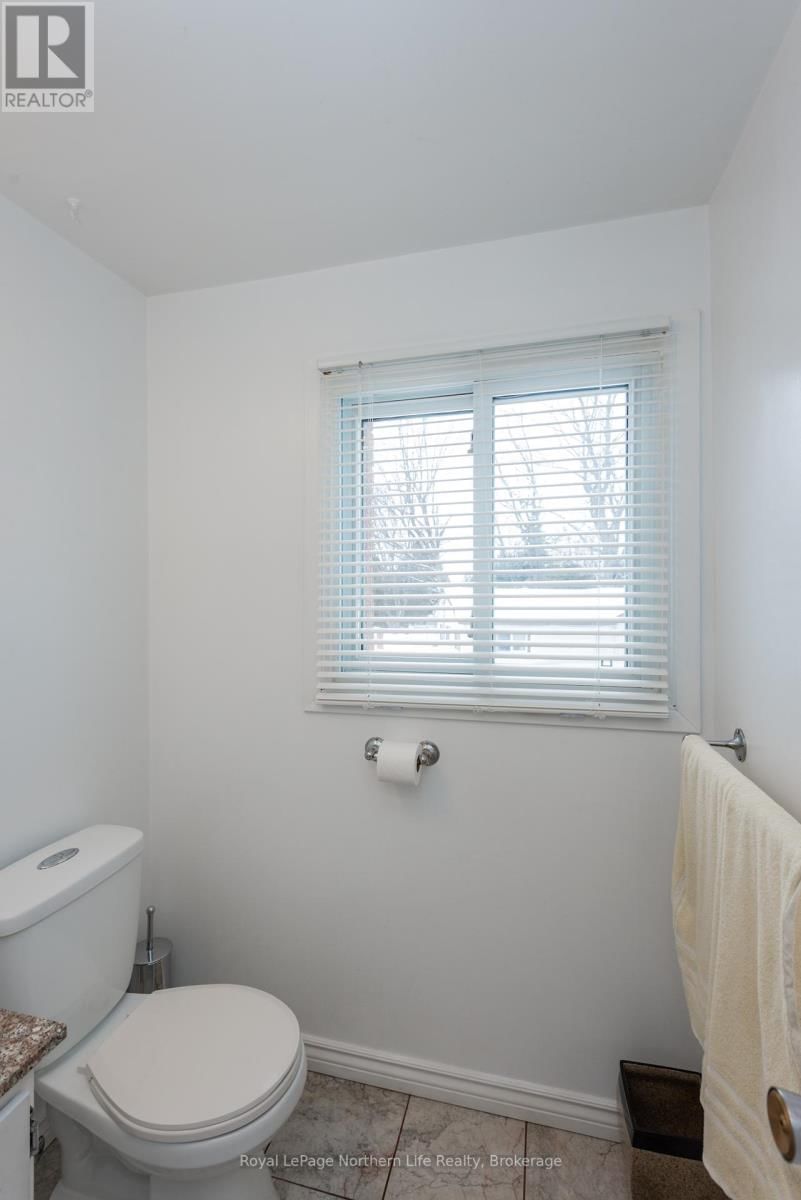 653 LAKESHORE DRIVE Image 9