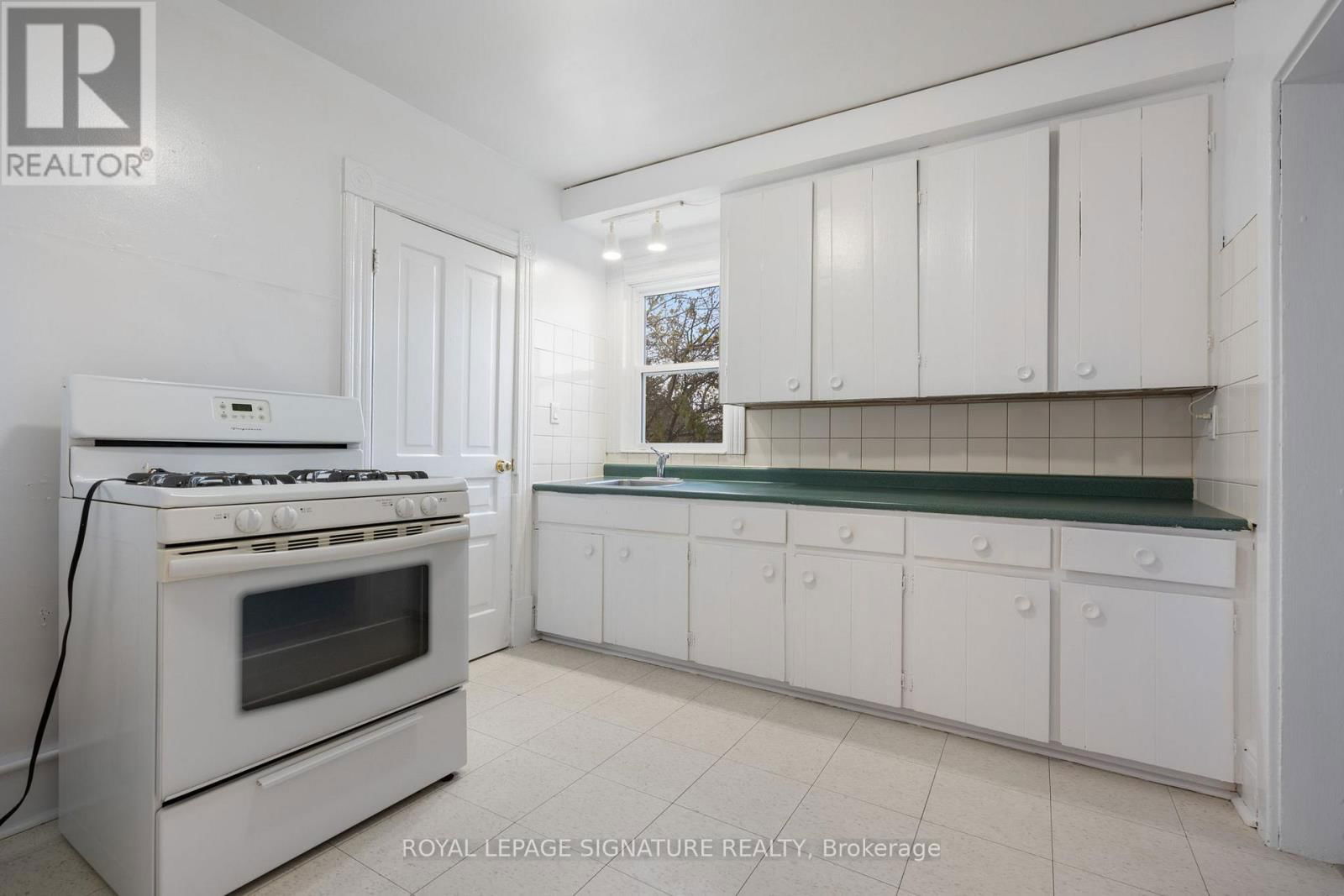 311 ST. GEORGE STREET Image 27