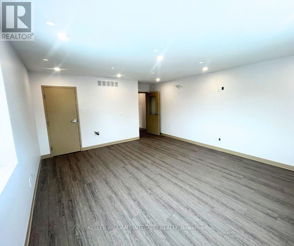 Commercial - 14C LABROSSE STREET Image 3