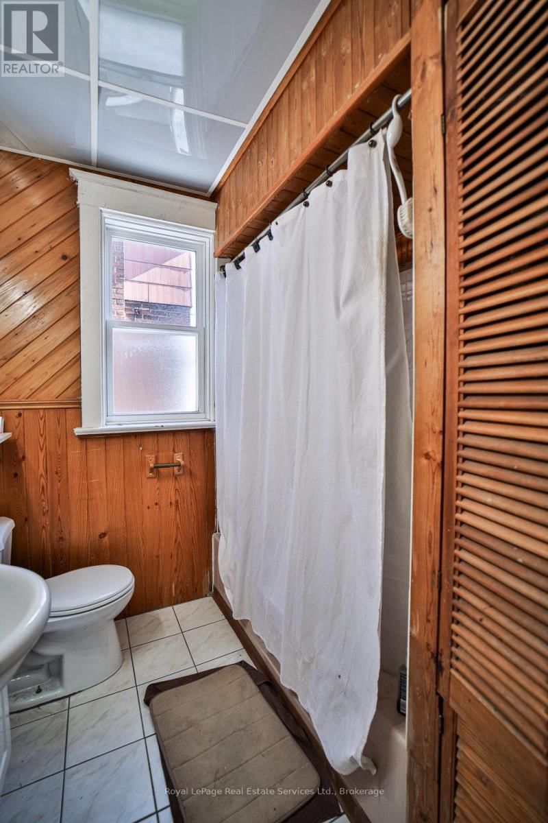 1105 KING STREET WEST Image 10