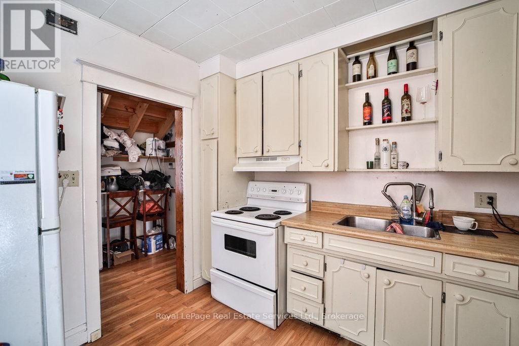 1105 KING STREET WEST Image 9