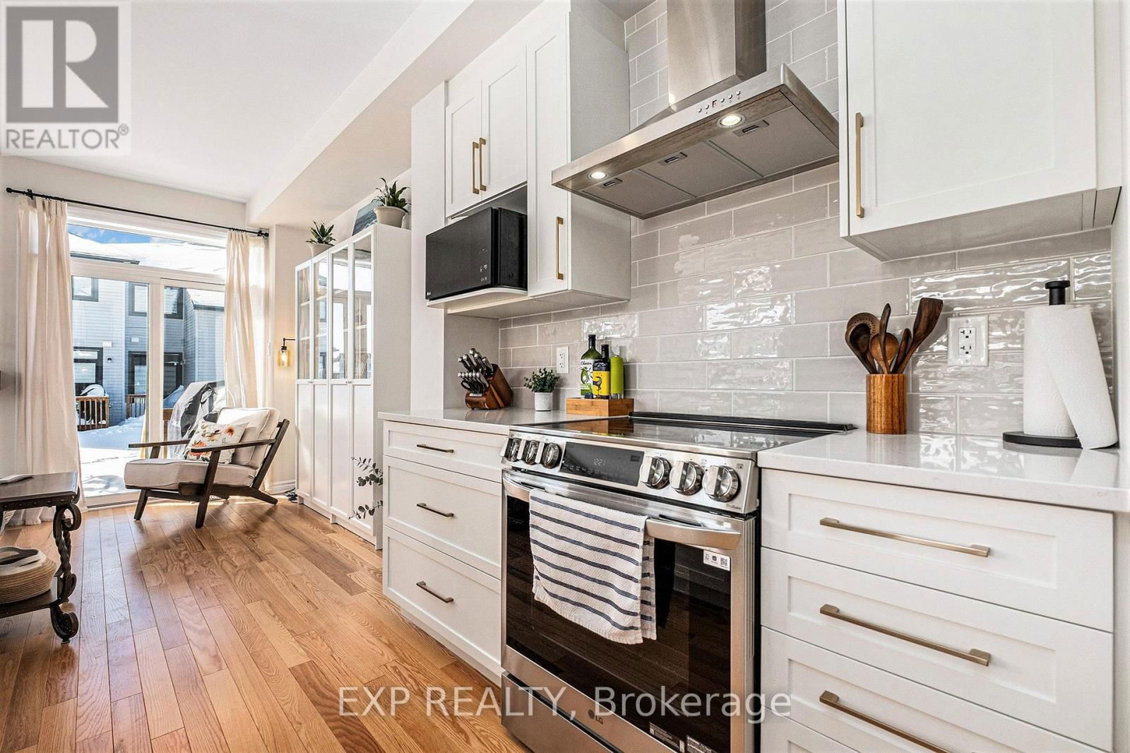 617 FISHER STREET Image 12