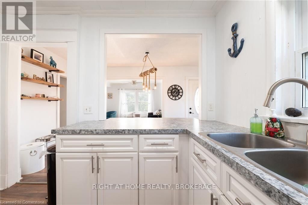 129 FOREST AVENUE Image 8