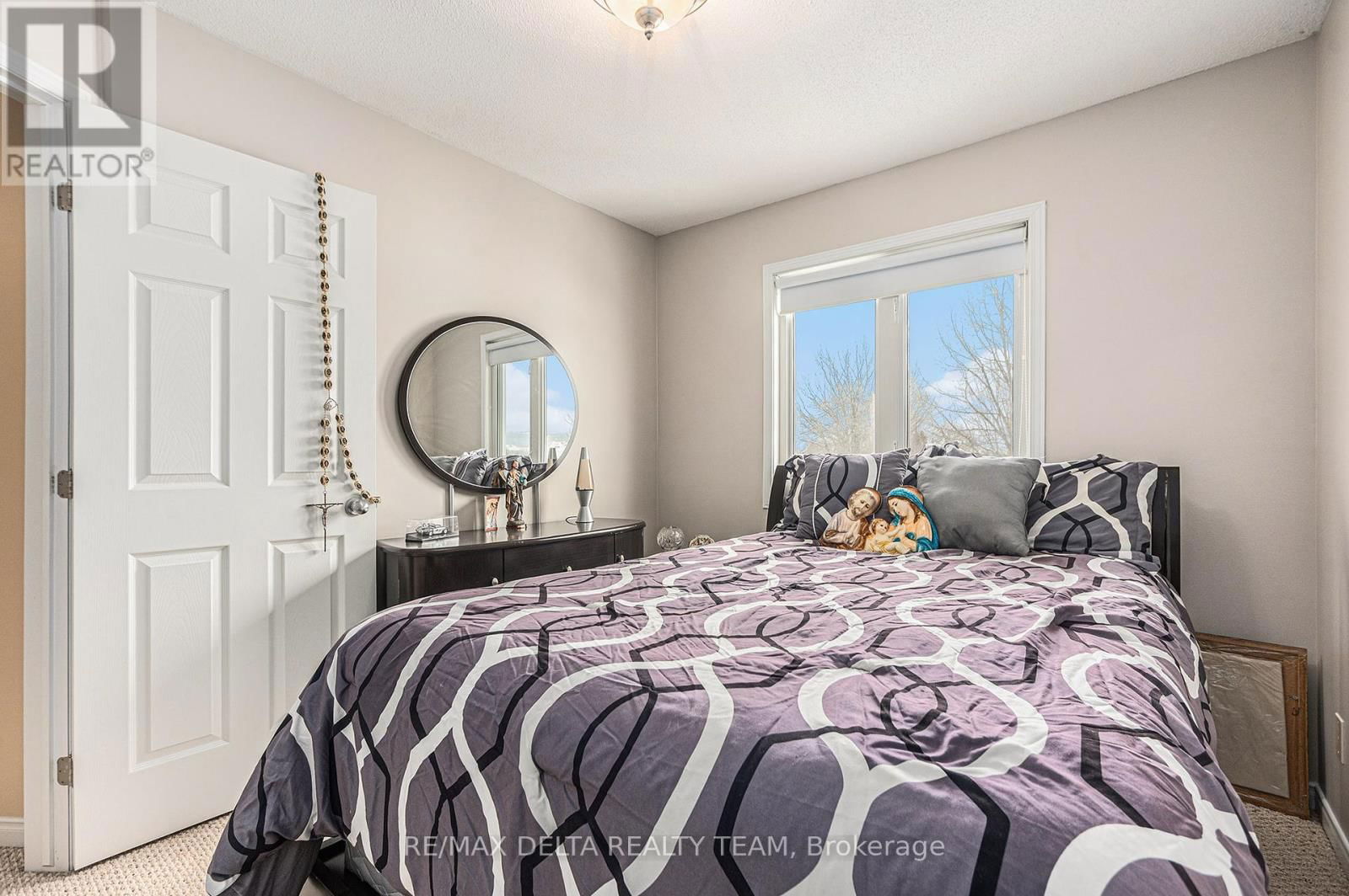 2581 RAYMOND STREET SOUTH Image 12