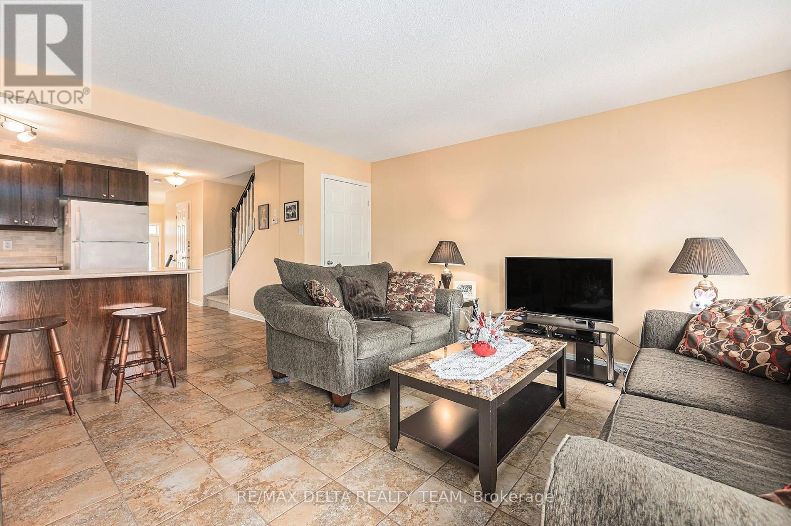 2581 RAYMOND STREET SOUTH Image 3