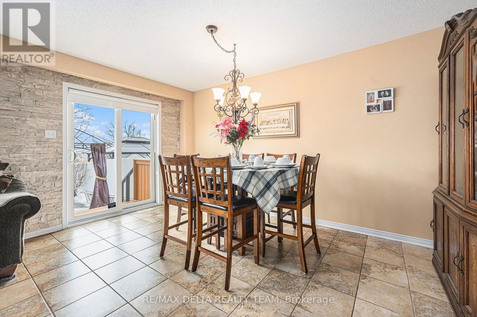 2581 RAYMOND STREET SOUTH Image 5