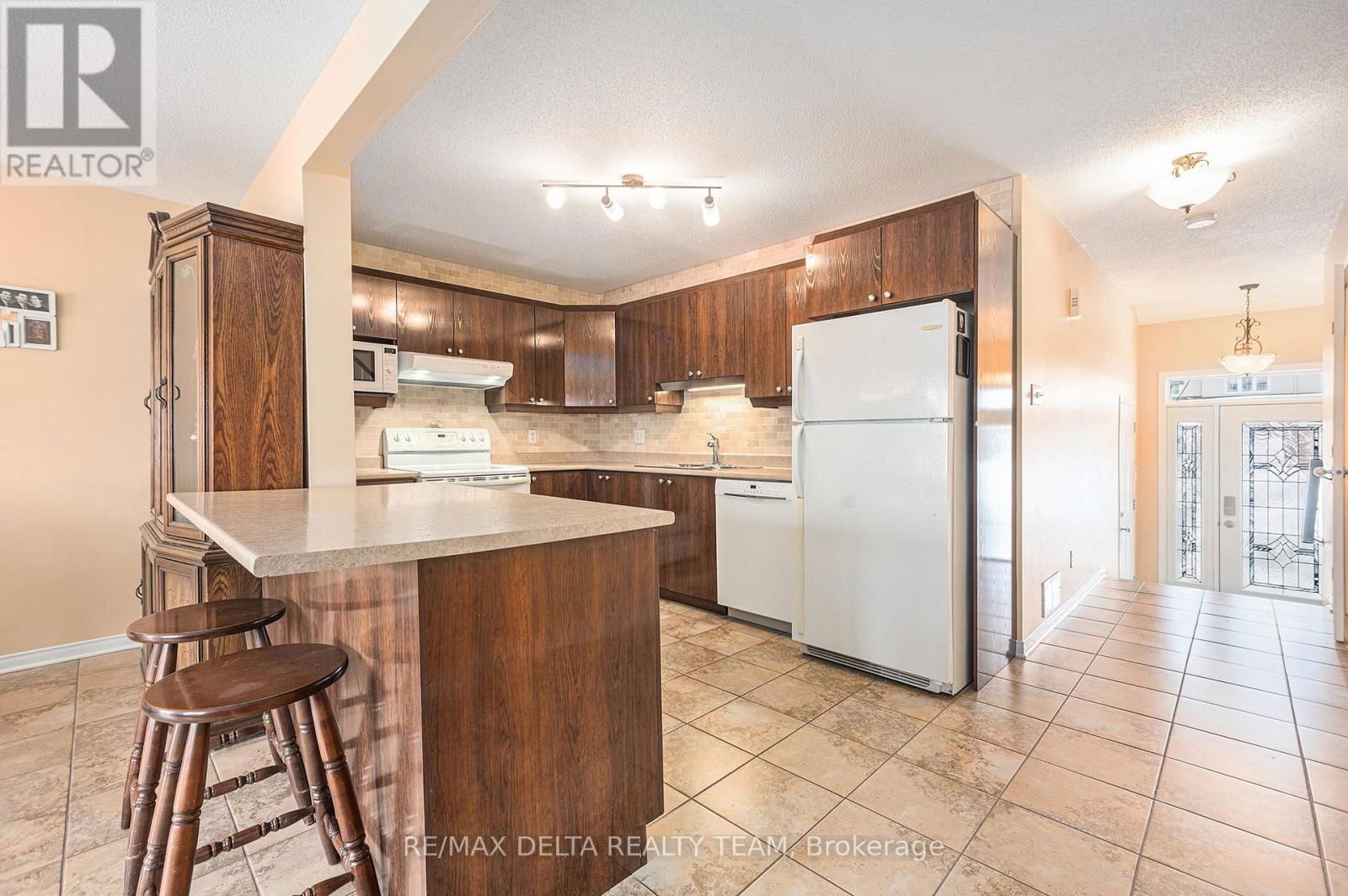 2581 RAYMOND STREET SOUTH Image 6