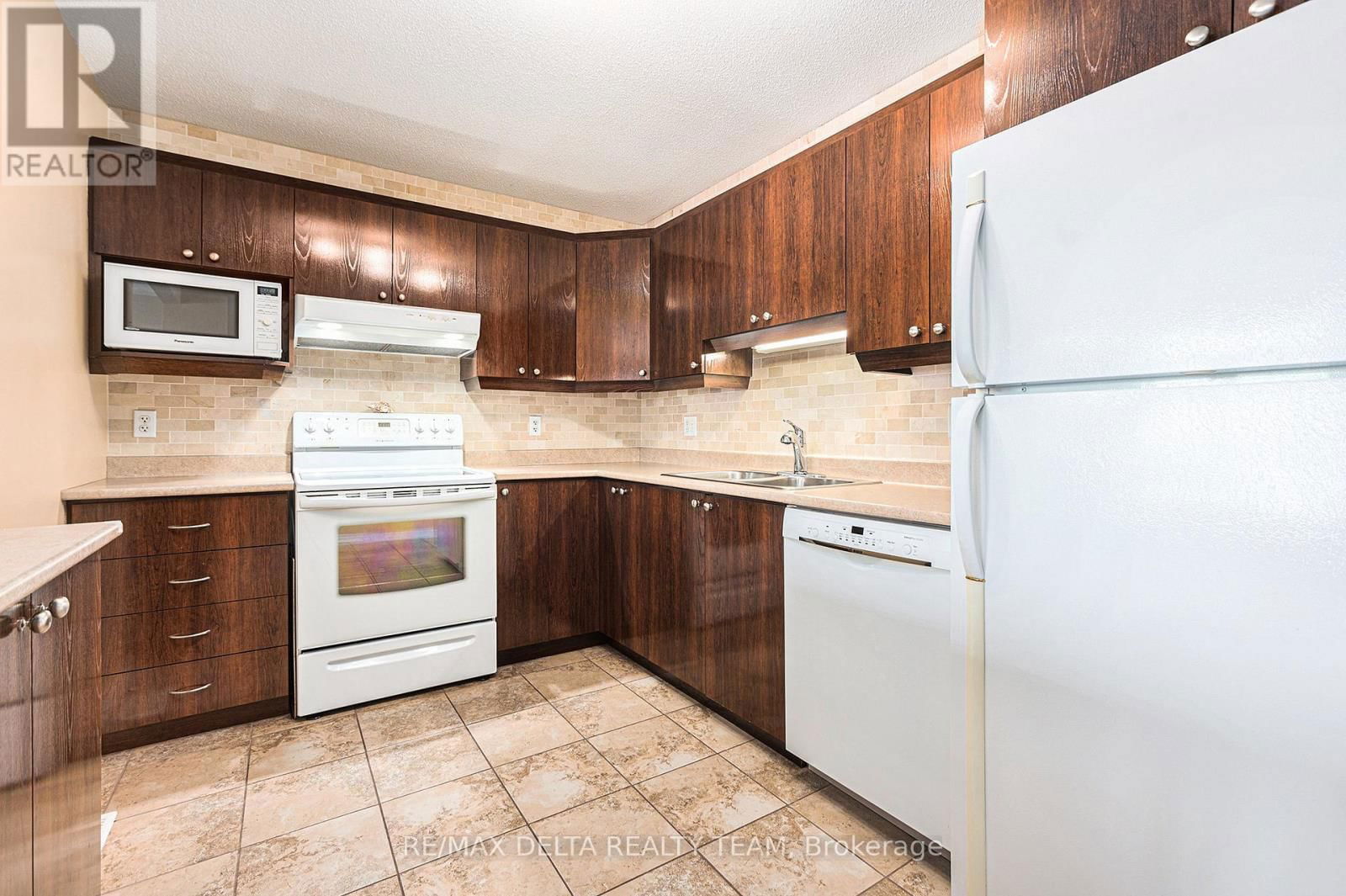2581 RAYMOND STREET SOUTH Image 8